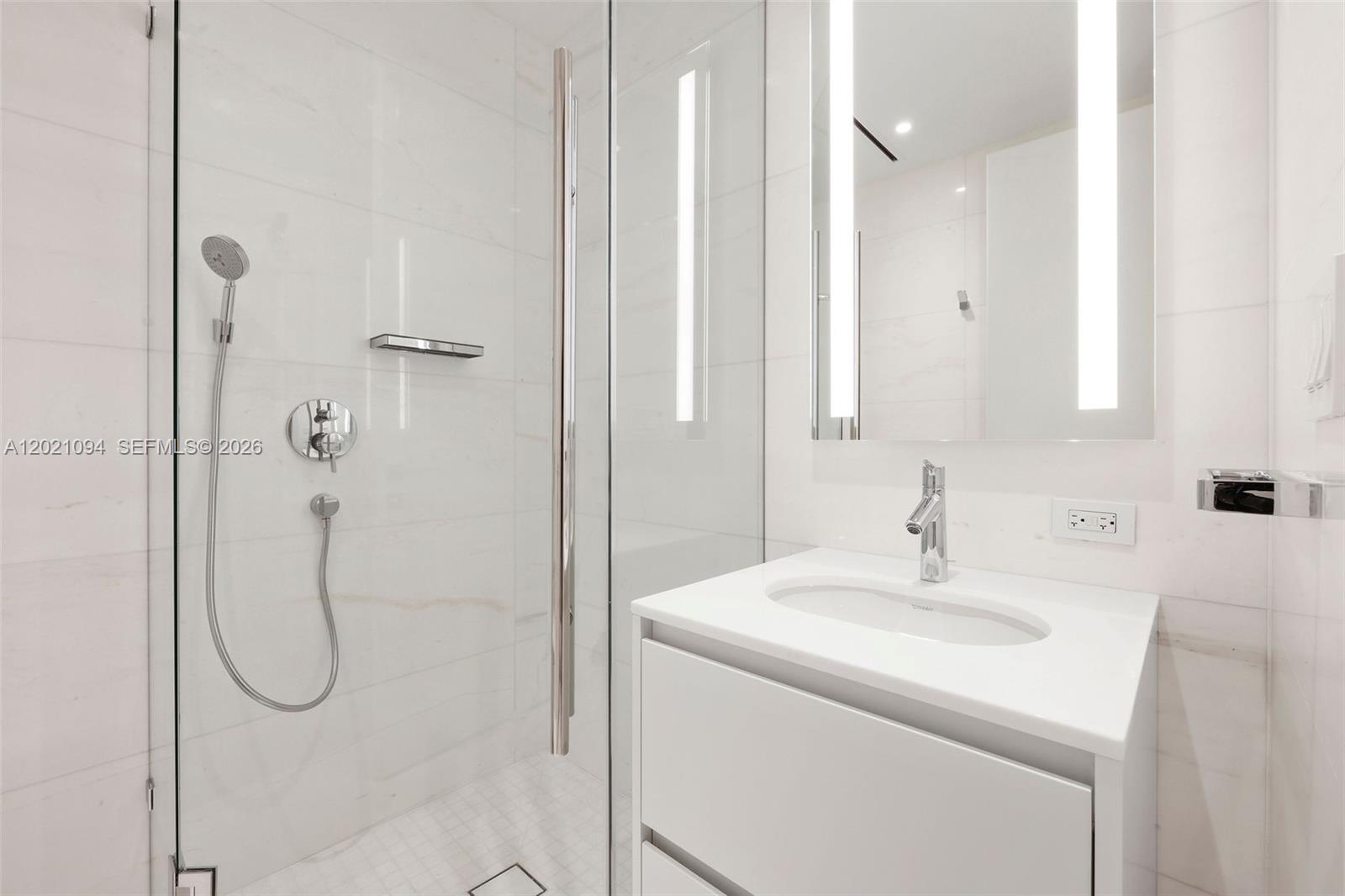 300 Biscayne Blvd Way #3404 Miami, FL 33131