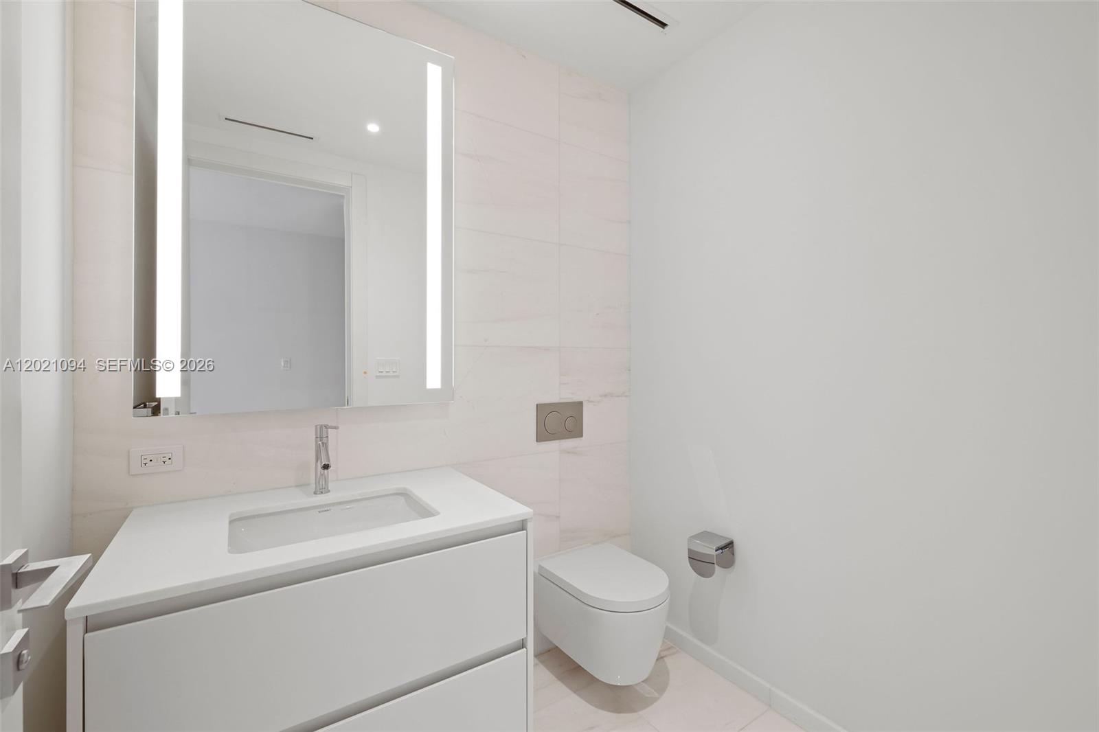 300 Biscayne Blvd Way #3404 Miami, FL 33131