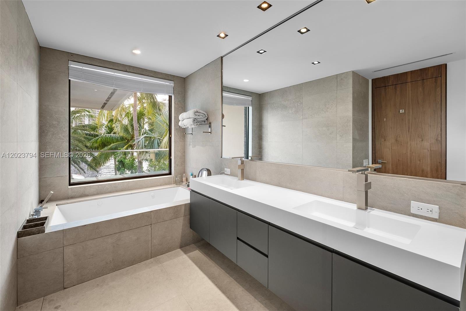 385 Centre Is Golden Beach, FL 33160