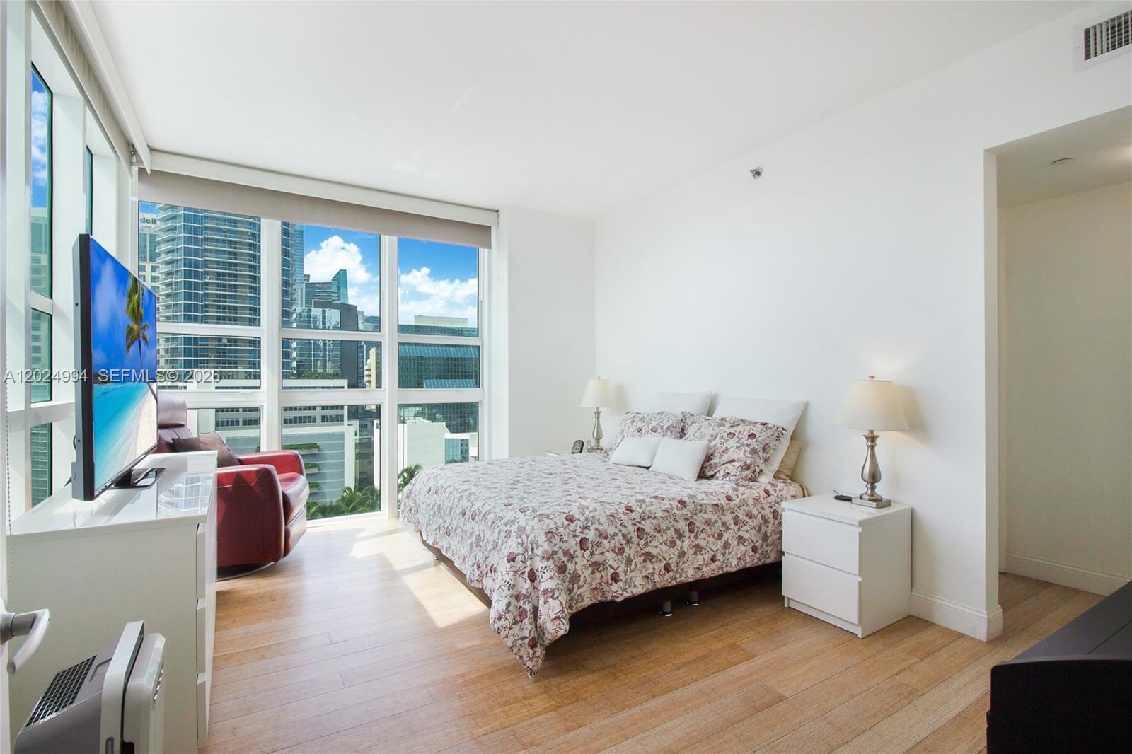 950 Brickell Bay Dr #1911 Miami, FL 33131