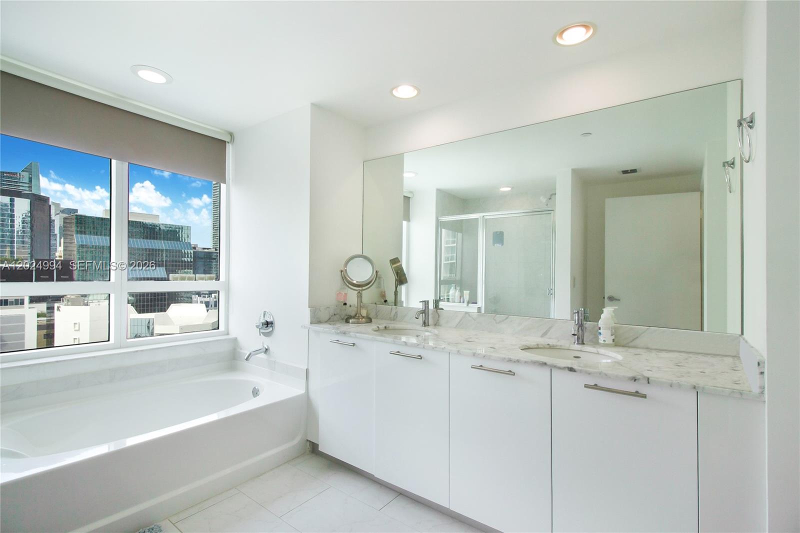 950 Brickell Bay Dr #1911 Miami, FL 33131