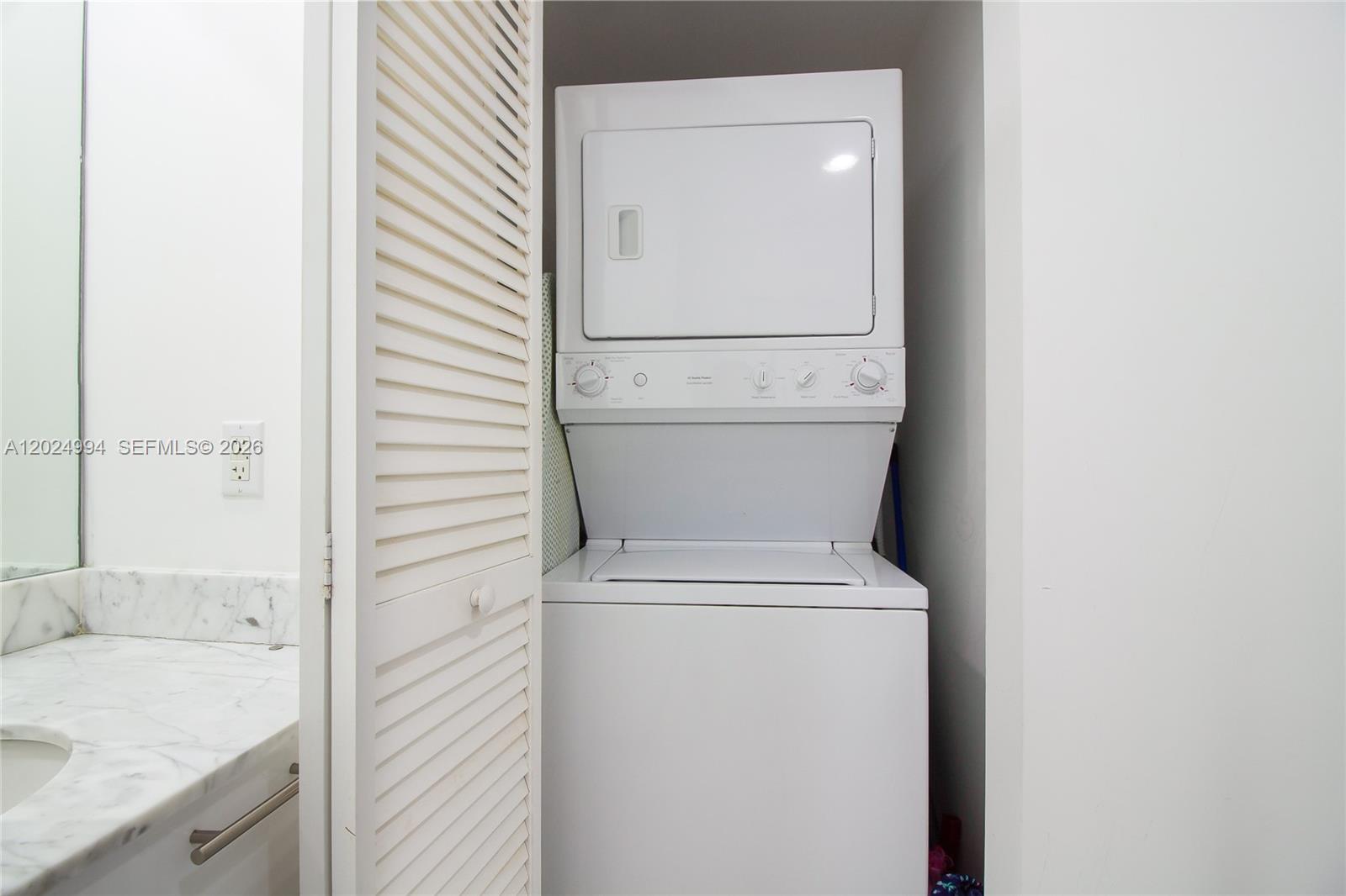 950 Brickell Bay Dr #1911 Miami, FL 33131