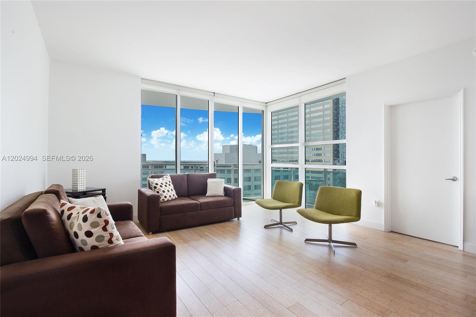 950 Brickell Bay Dr #1911 Miami, FL 33131