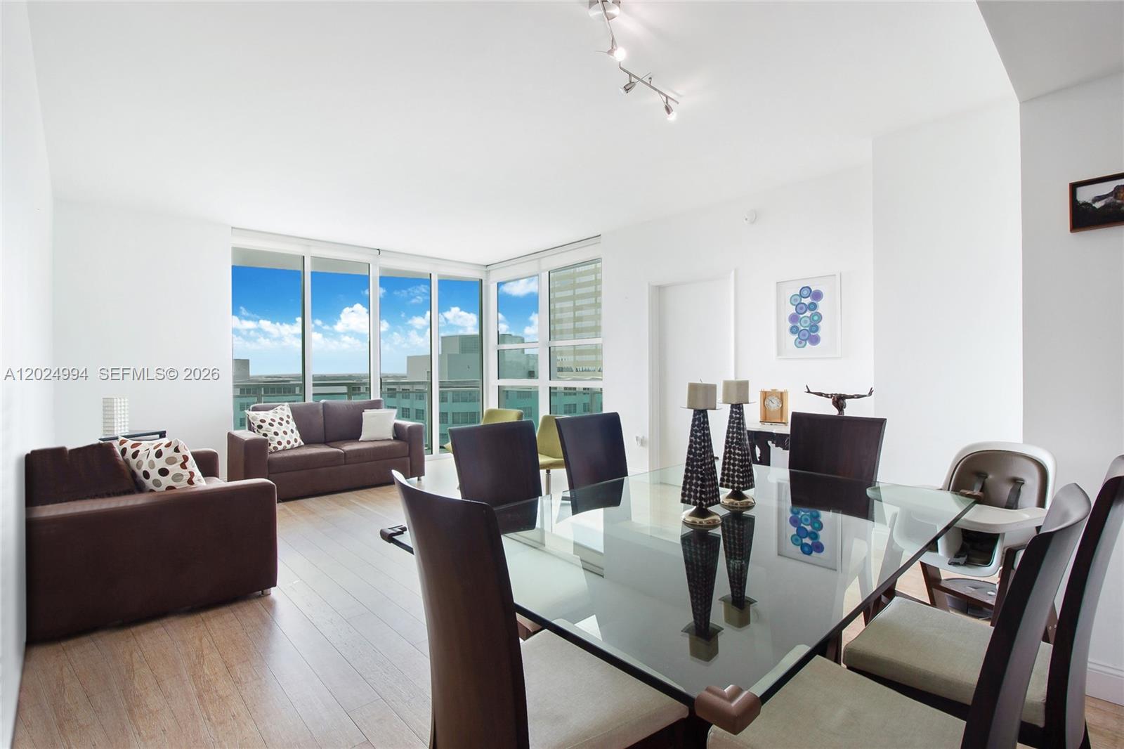 950 Brickell Bay Dr #1911 Miami, FL 33131