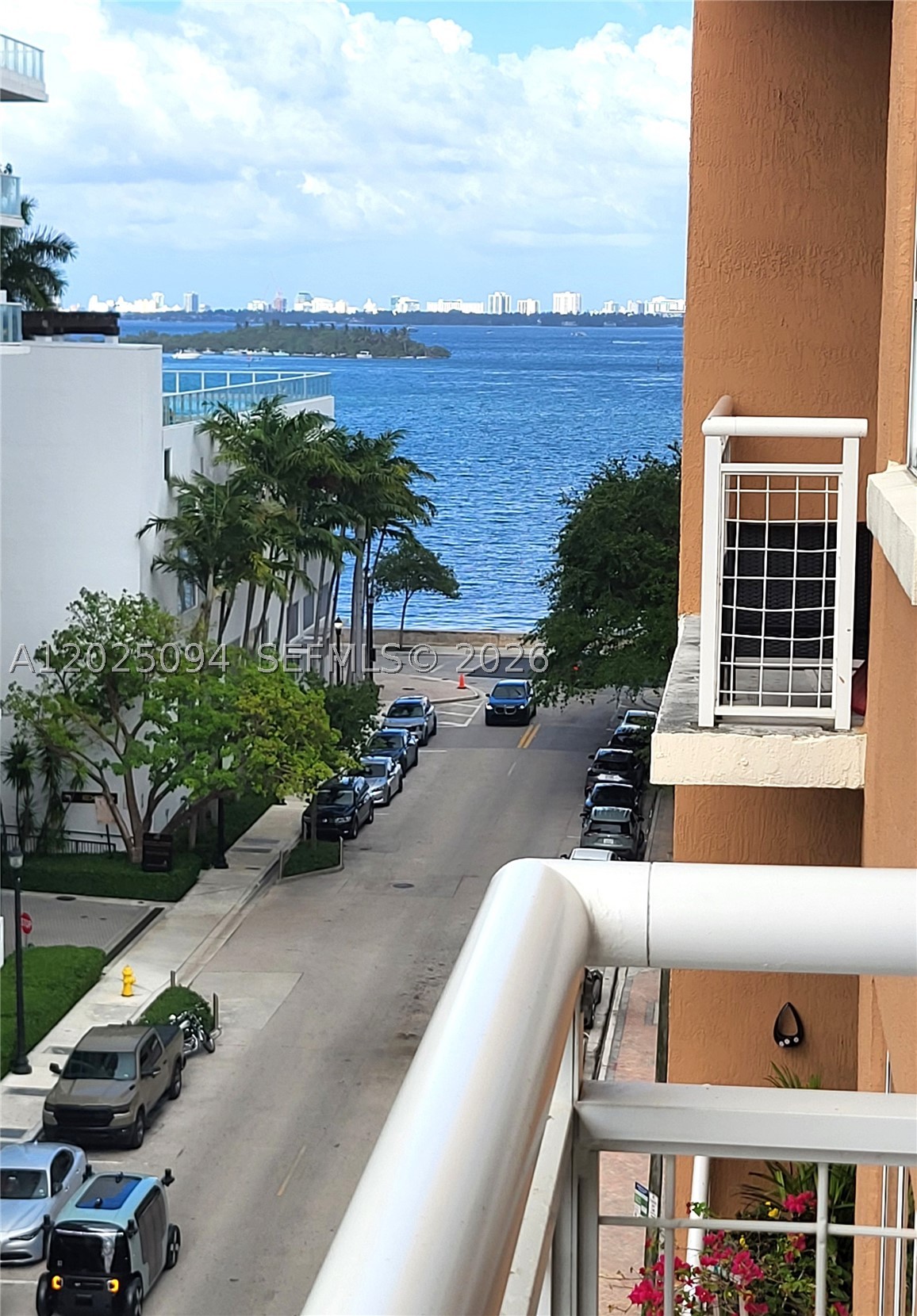 image Cite on the Bay West9