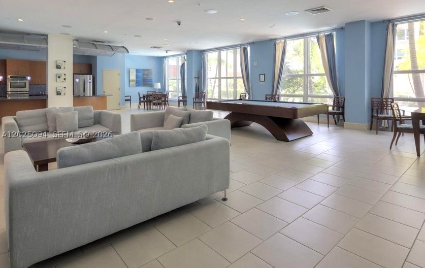 image Cite on the Bay West12
