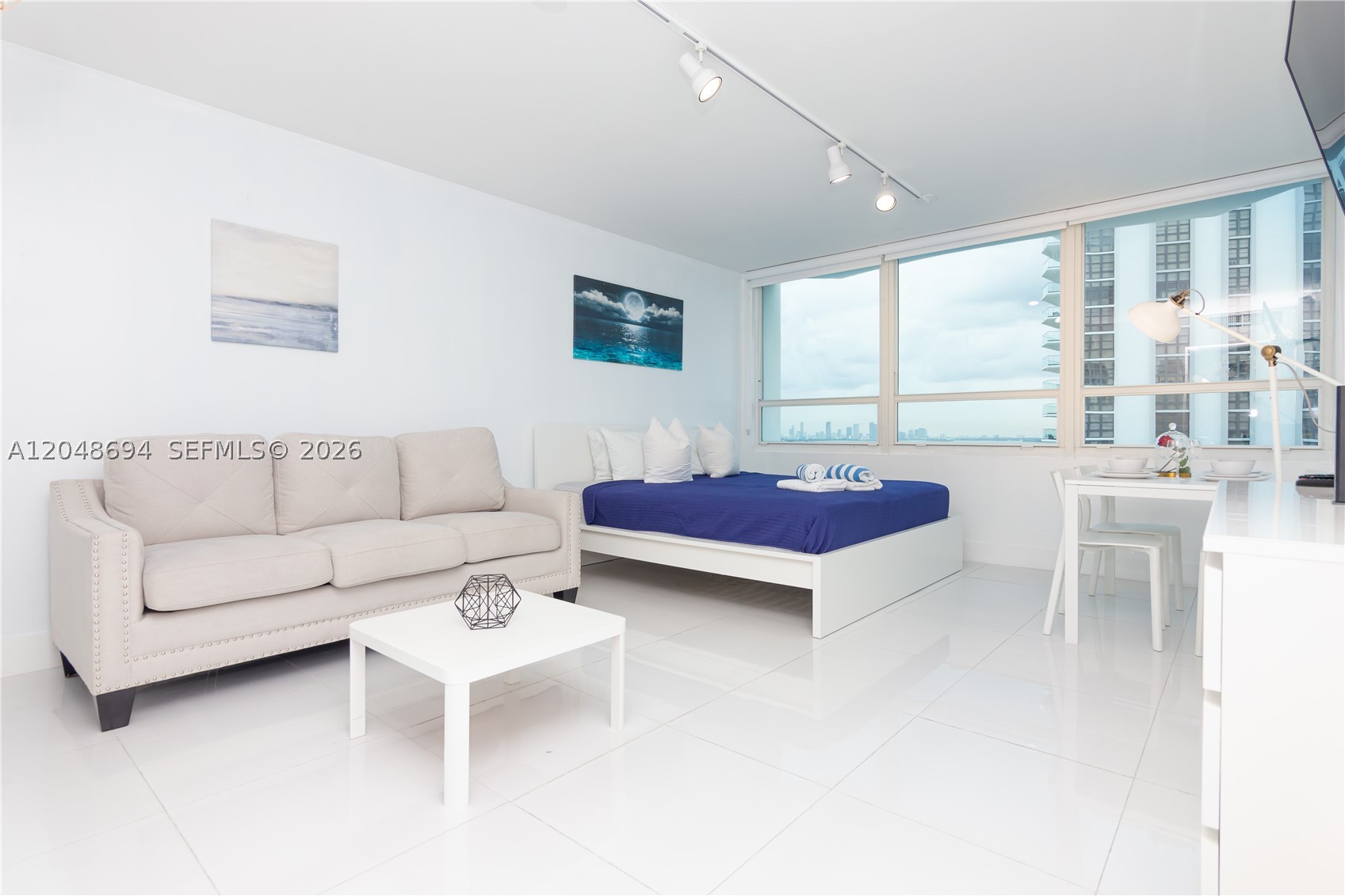 5445 Collins Ave #908