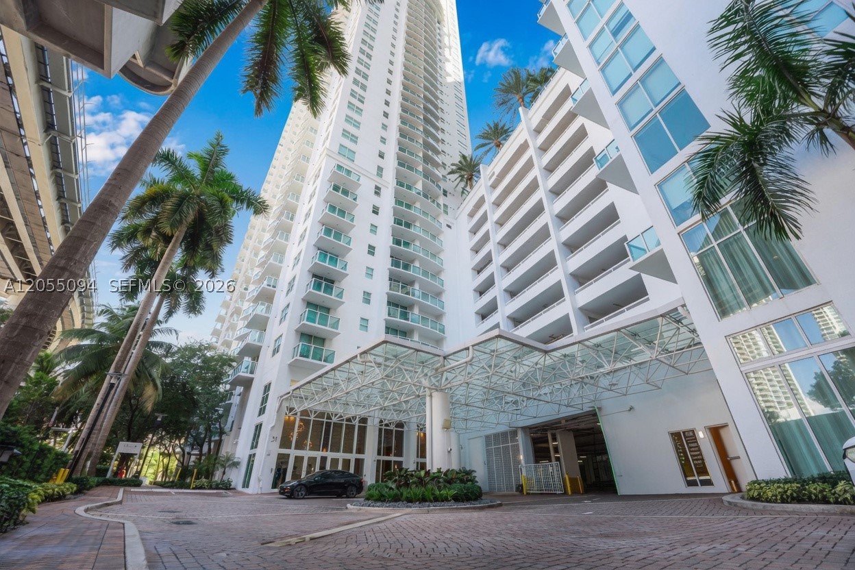 31 SE 5th St #3712
