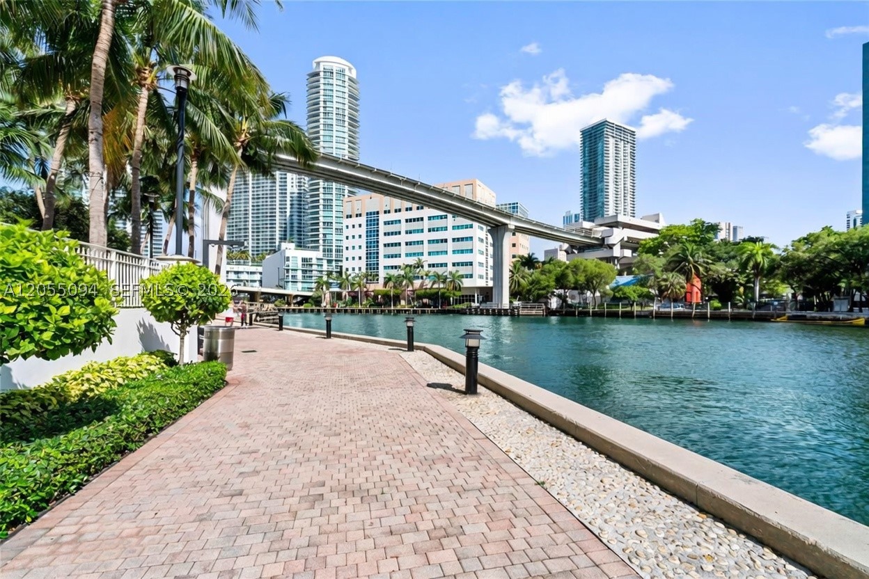 image Brickell on the River North20