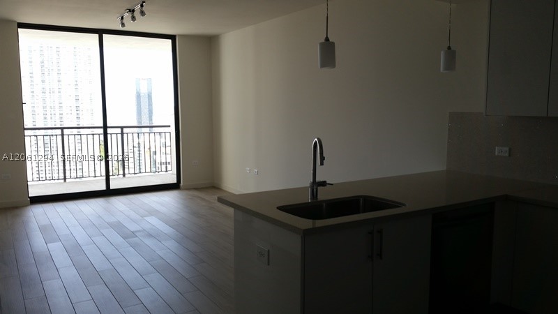 image Nine at Mary Brickell Village0