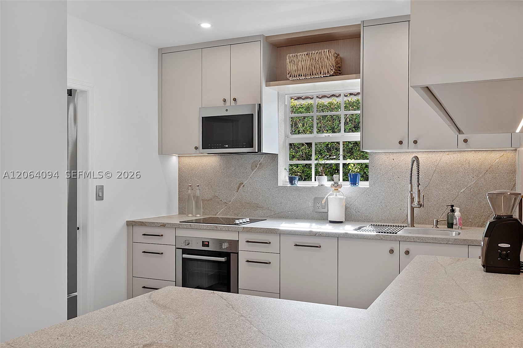 2451 SW 25th St Miami, FL 33133