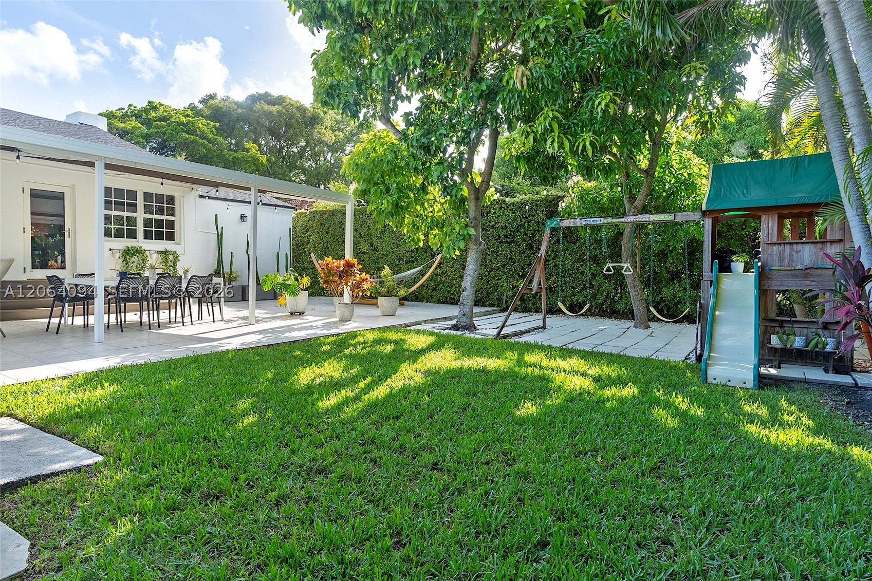 2451 SW 25th St Miami, FL 33133