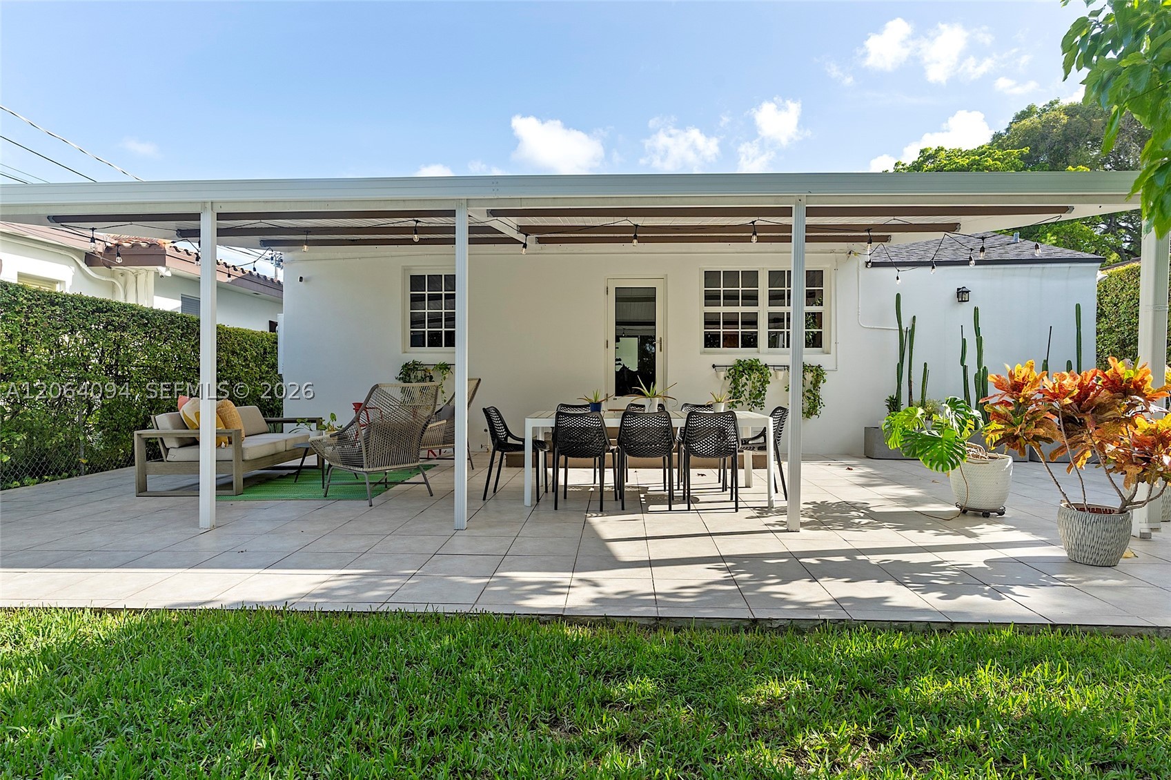2451 SW 25th St Miami, FL 33133