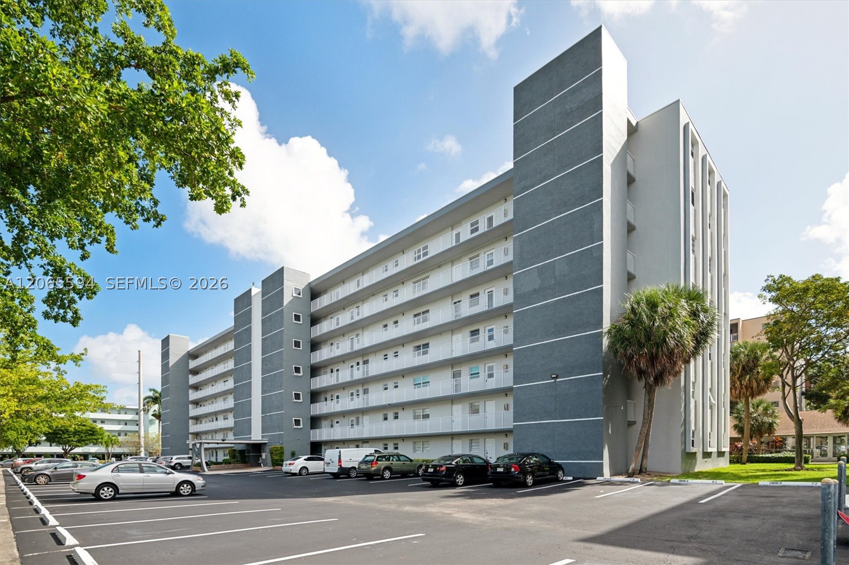 619 NE 14th Ave #101