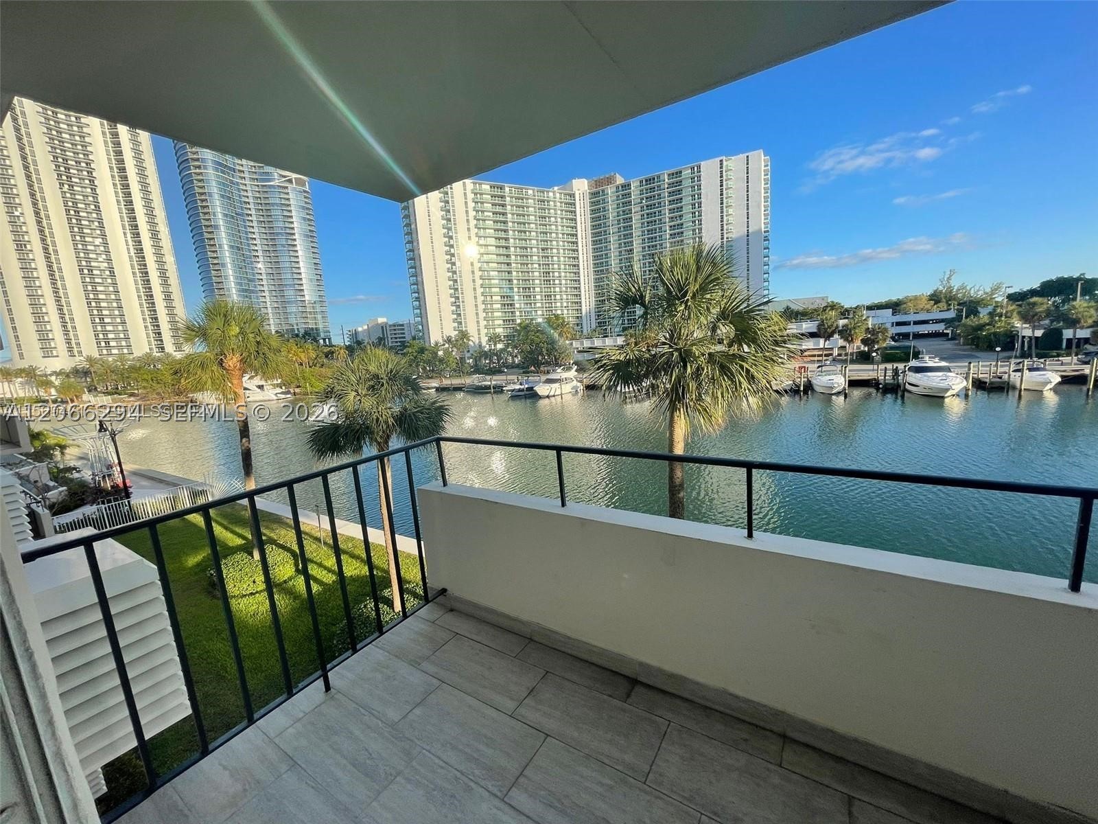 220 Kings Pt Dr #303