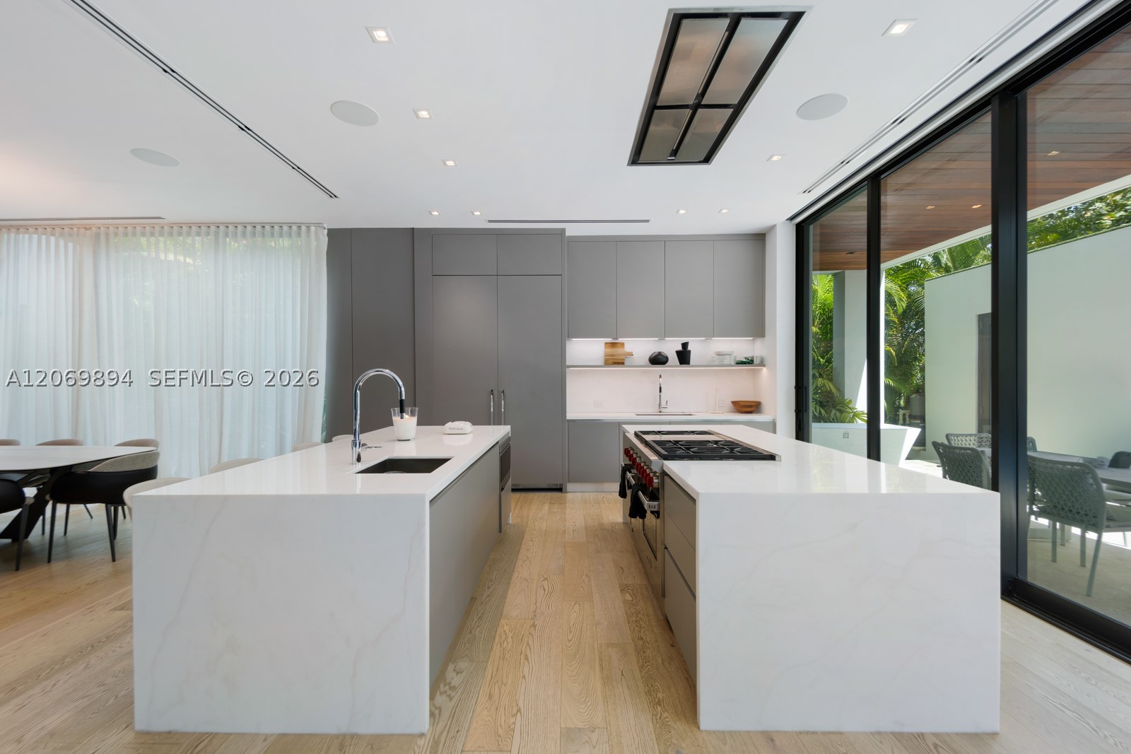6015 N Bay Rd Miami Beach, FL 33140