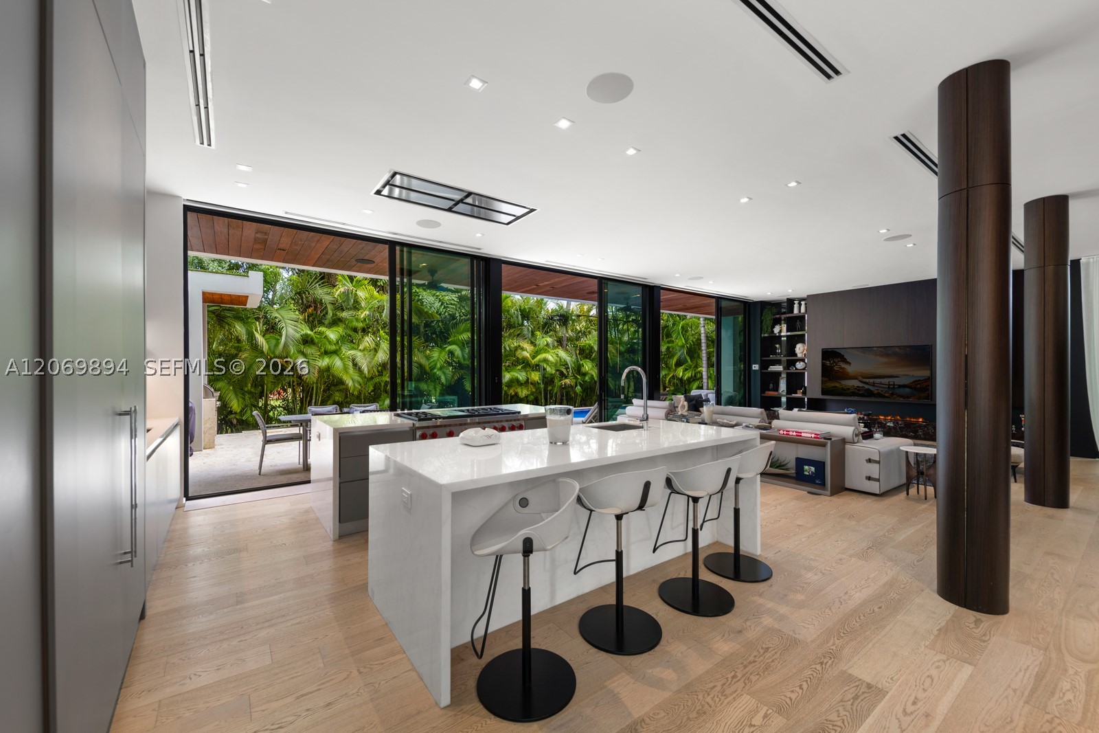 6015 N Bay Rd Miami Beach, FL 33140