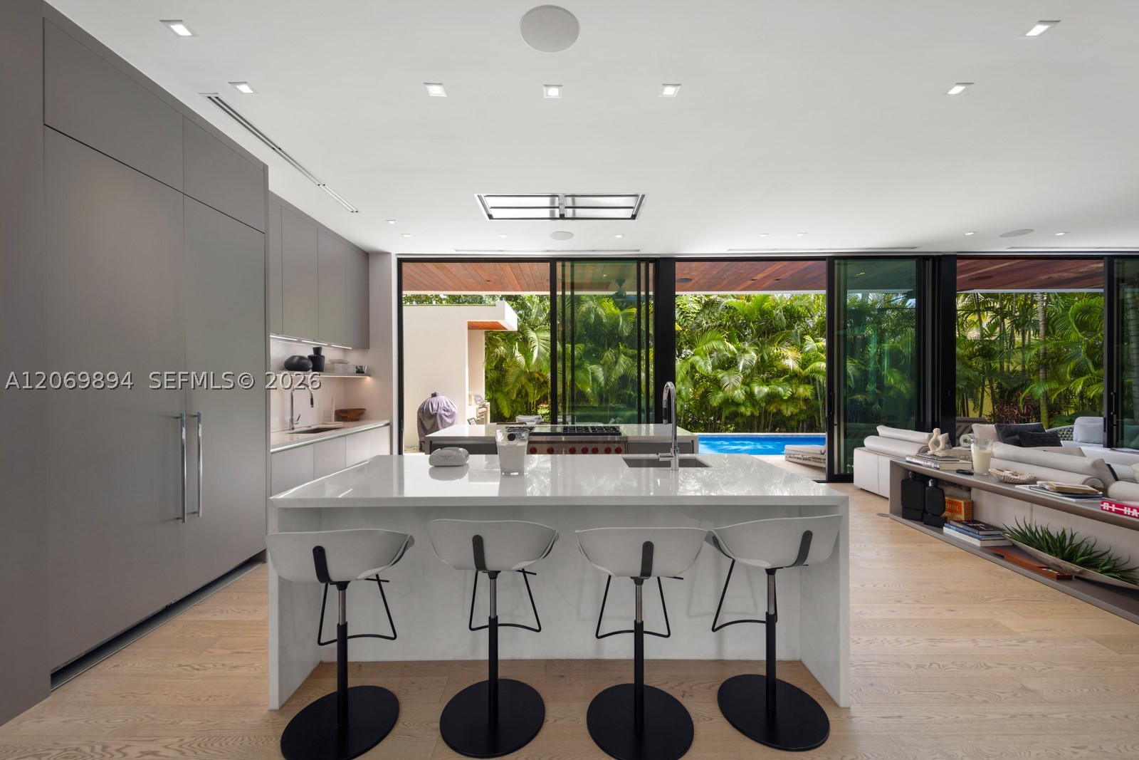 6015 N Bay Rd Miami Beach, FL 33140
