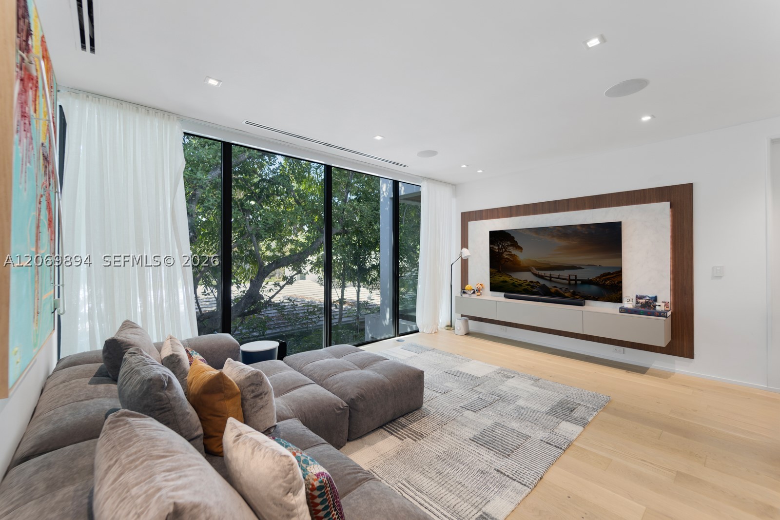 6015 N Bay Rd Miami Beach, FL 33140