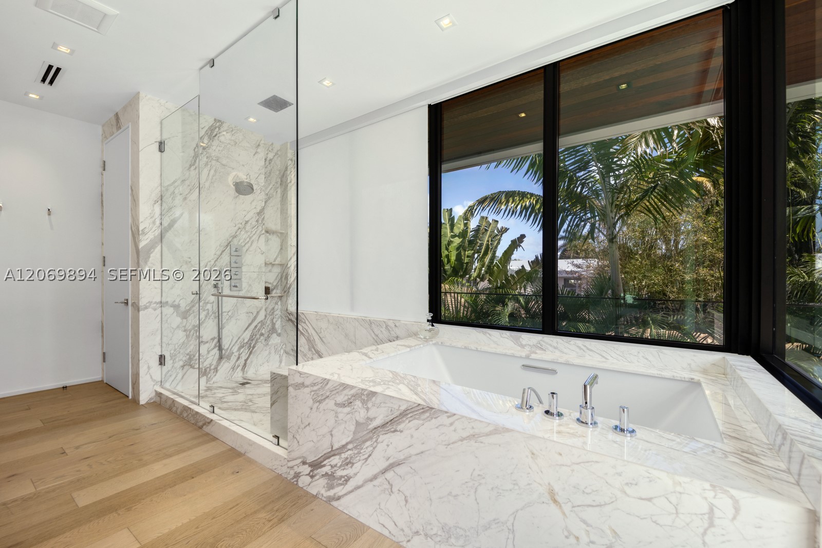 6015 N Bay Rd Miami Beach, FL 33140