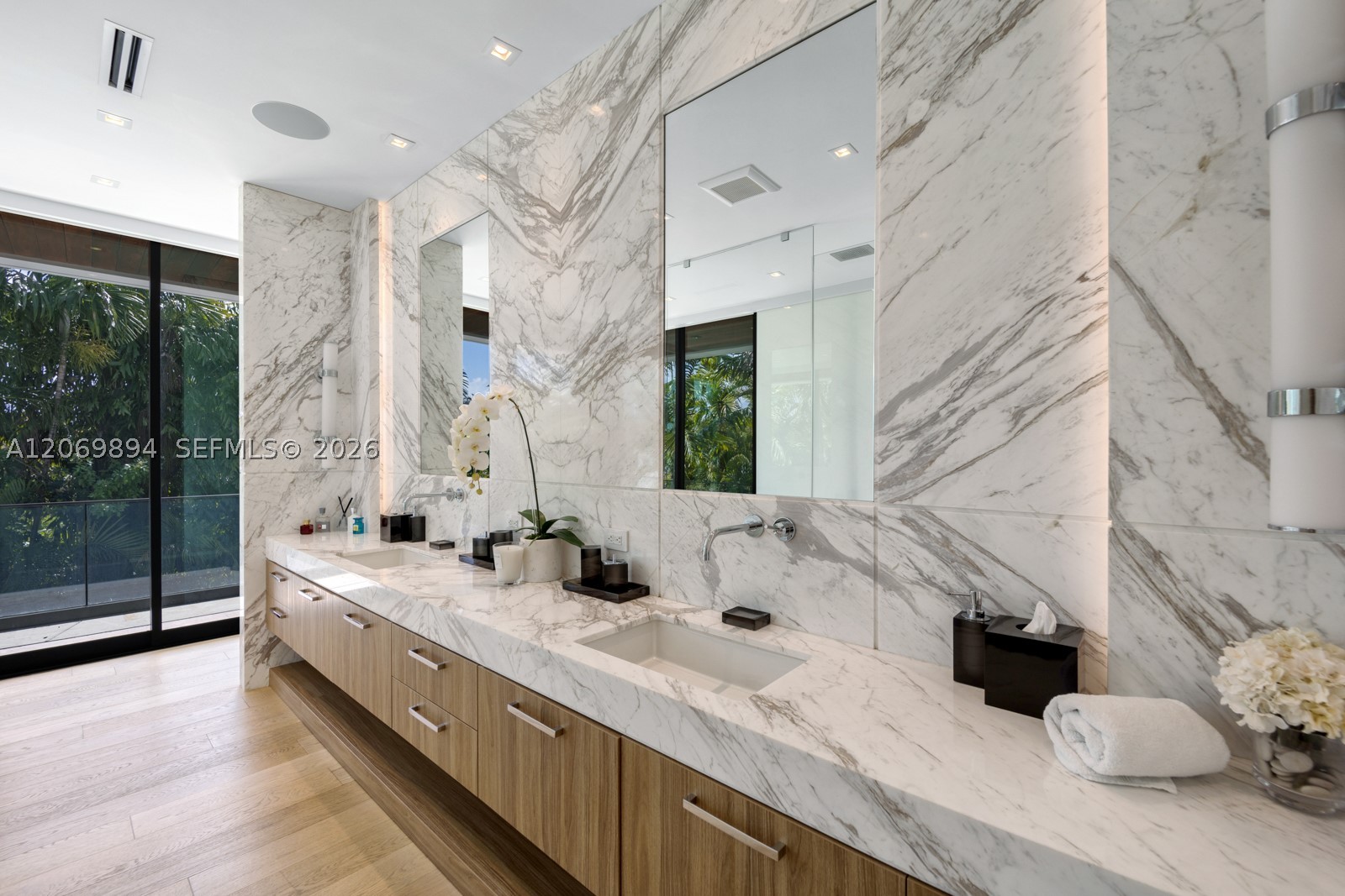 6015 N Bay Rd Miami Beach, FL 33140