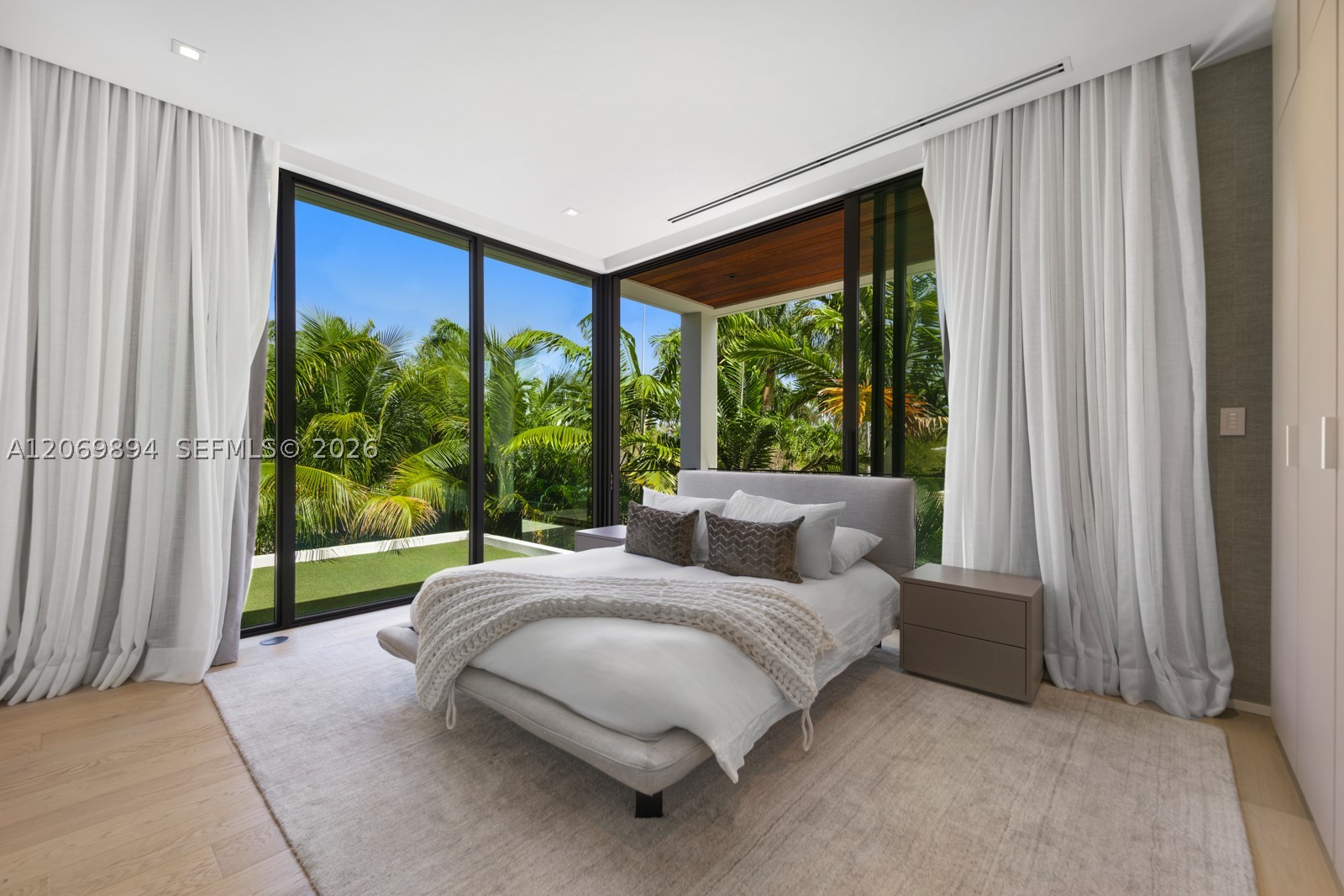 6015 N Bay Rd Miami Beach, FL 33140