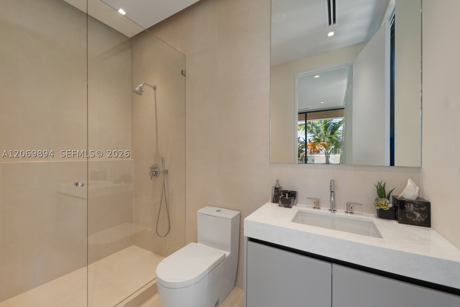 6015 N Bay Rd Miami Beach, FL 33140