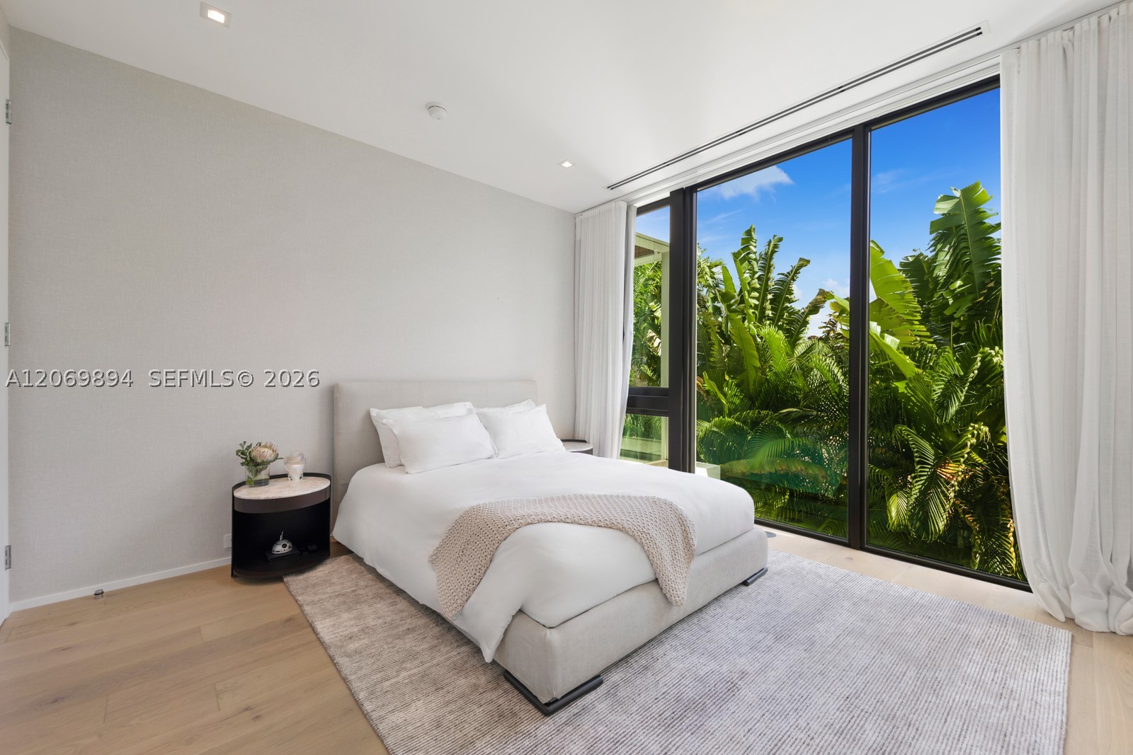 6015 N Bay Rd Miami Beach, FL 33140