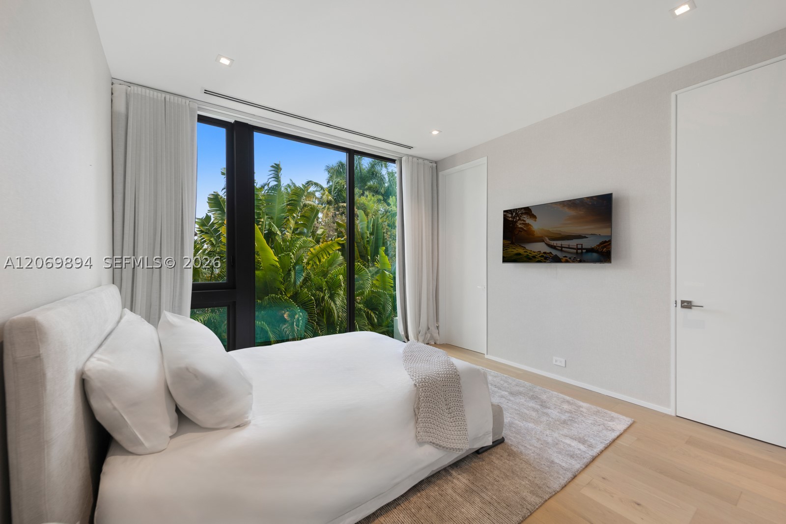 6015 N Bay Rd Miami Beach, FL 33140
