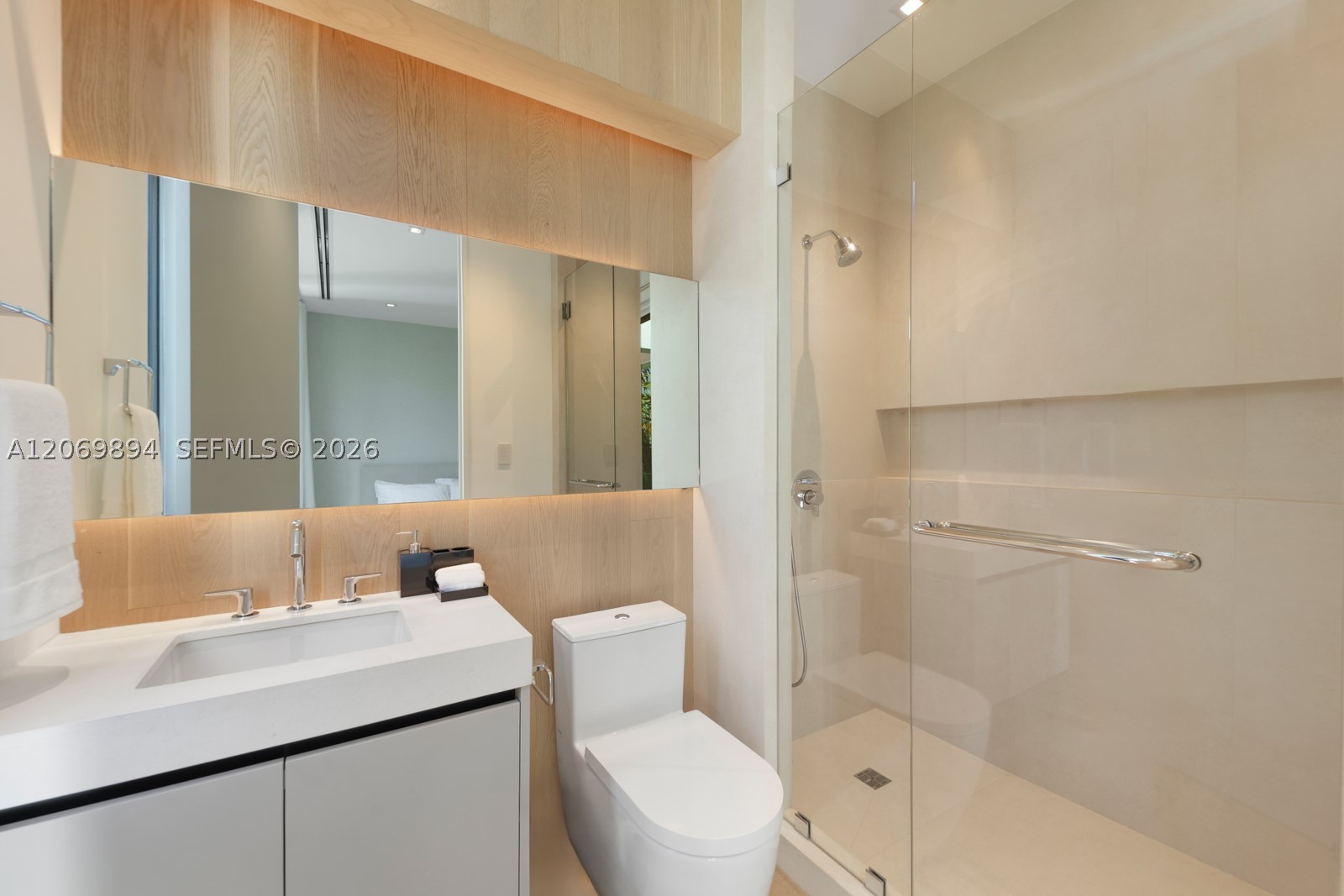 6015 N Bay Rd Miami Beach, FL 33140