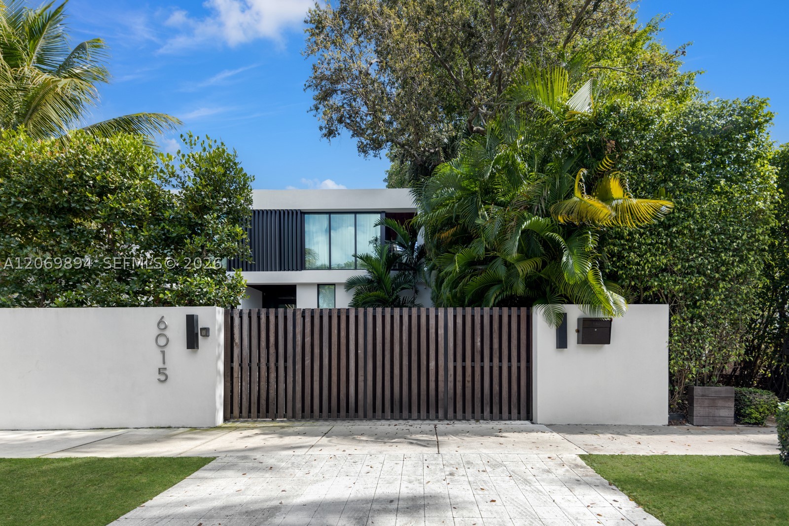 6015 N Bay Rd Miami Beach, FL 33140