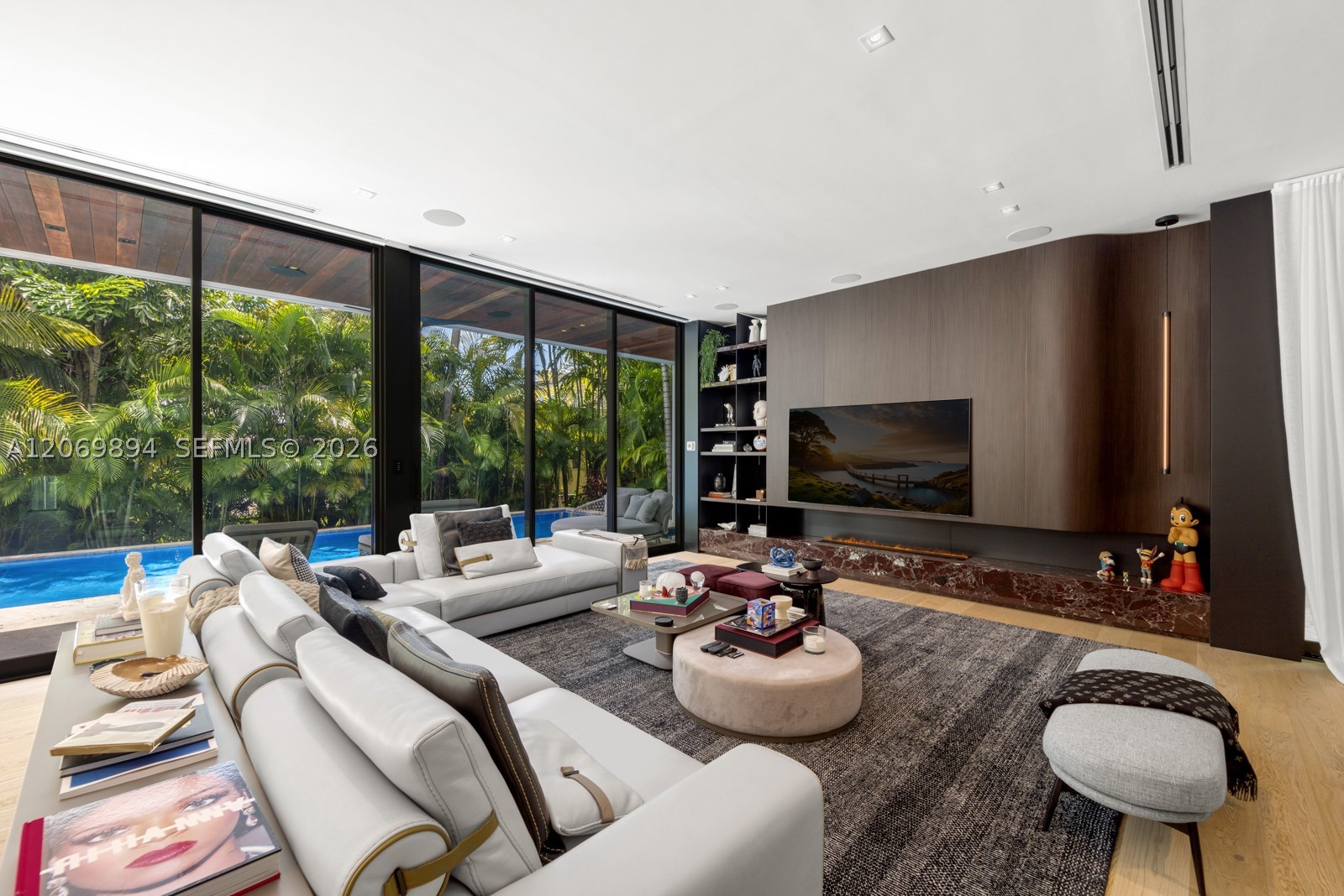 6015 N Bay Rd Miami Beach, FL 33140