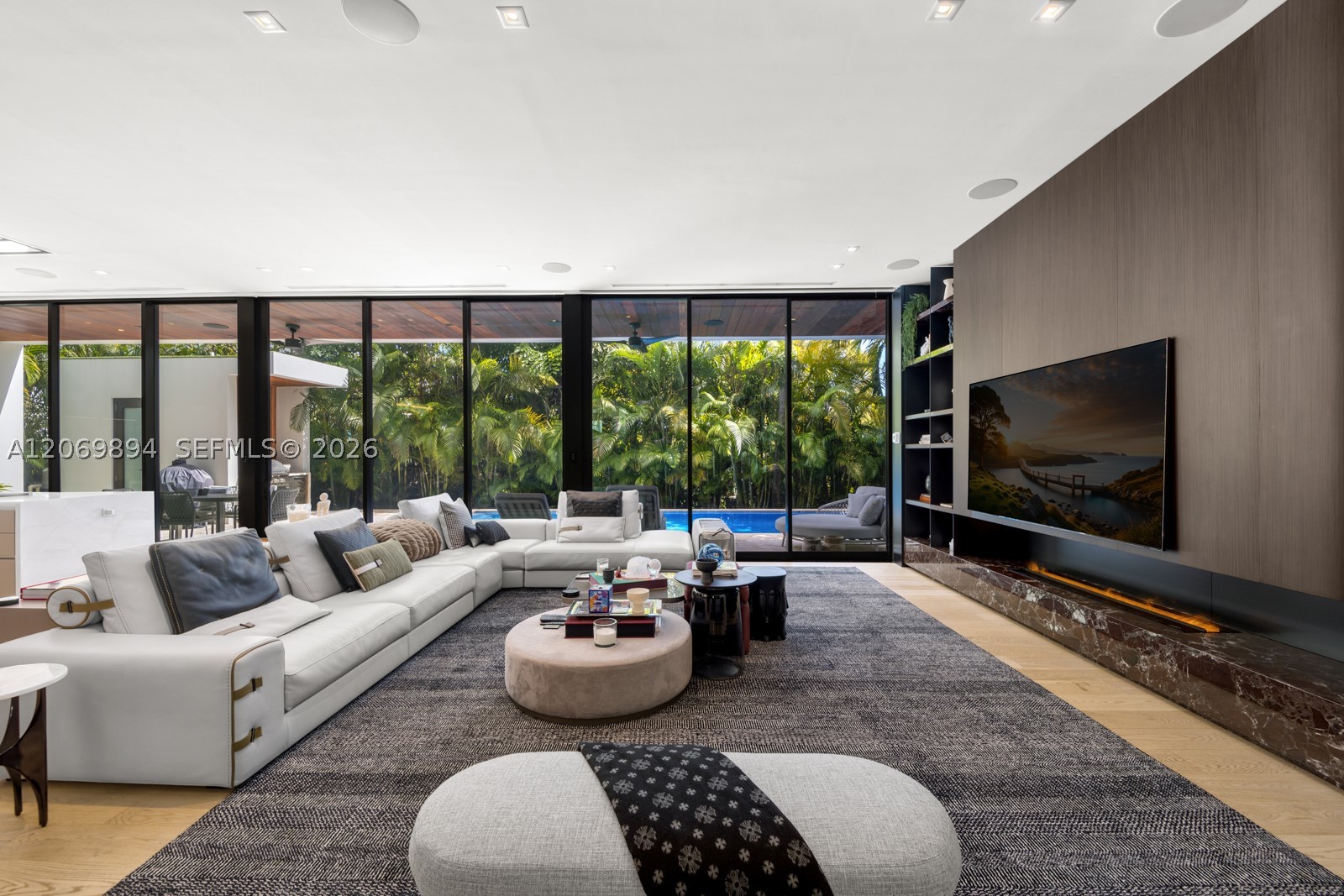6015 N Bay Rd Miami Beach, FL 33140