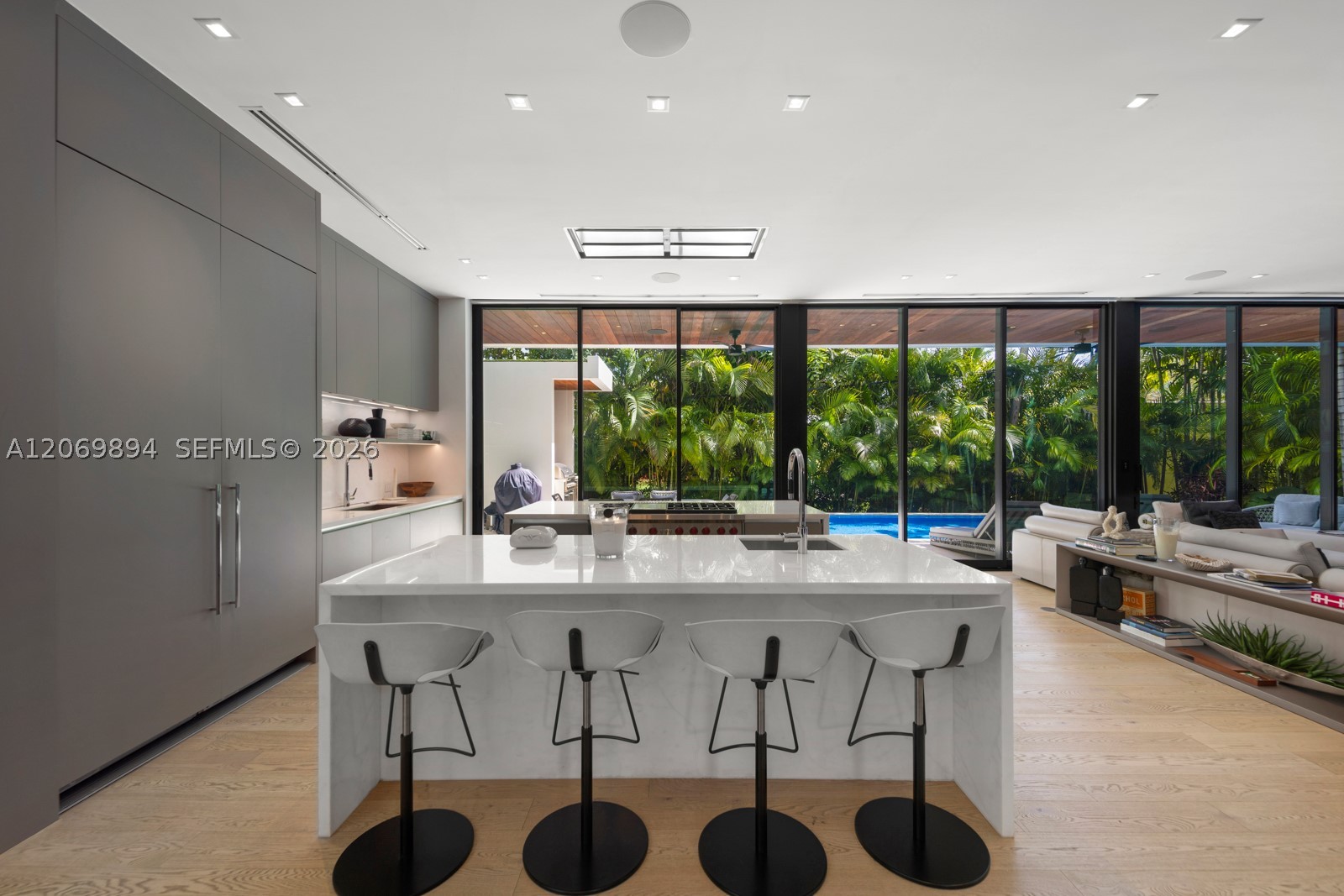 6015 N Bay Rd Miami Beach, FL 33140