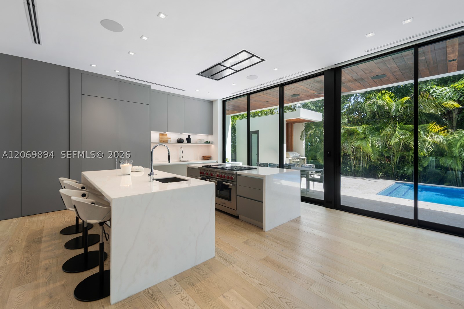 6015 N Bay Rd Miami Beach, FL 33140