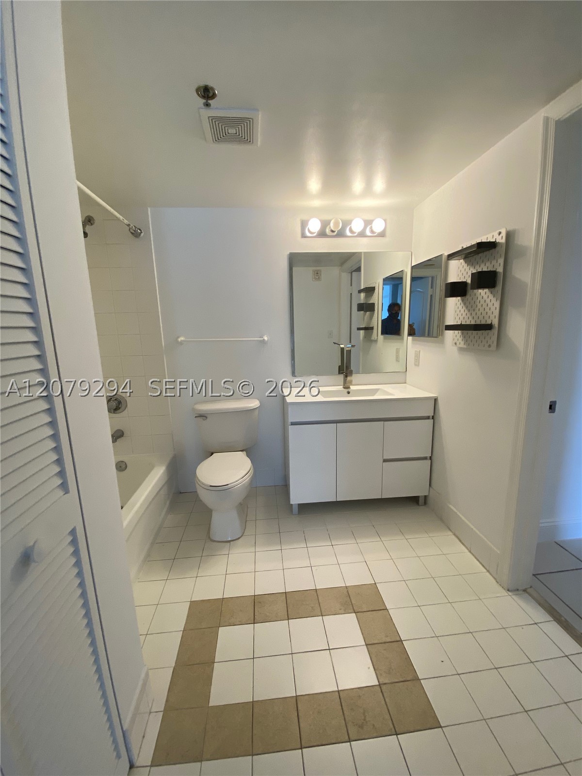 image The Club at Brickell Bay19