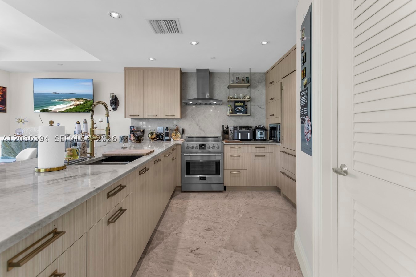 1200 Holiday Dr #208 Fort Lauderdale, FL 33316