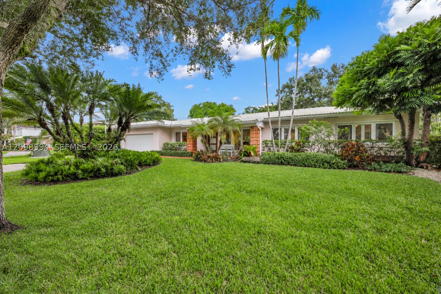 1245 Algardi Ave