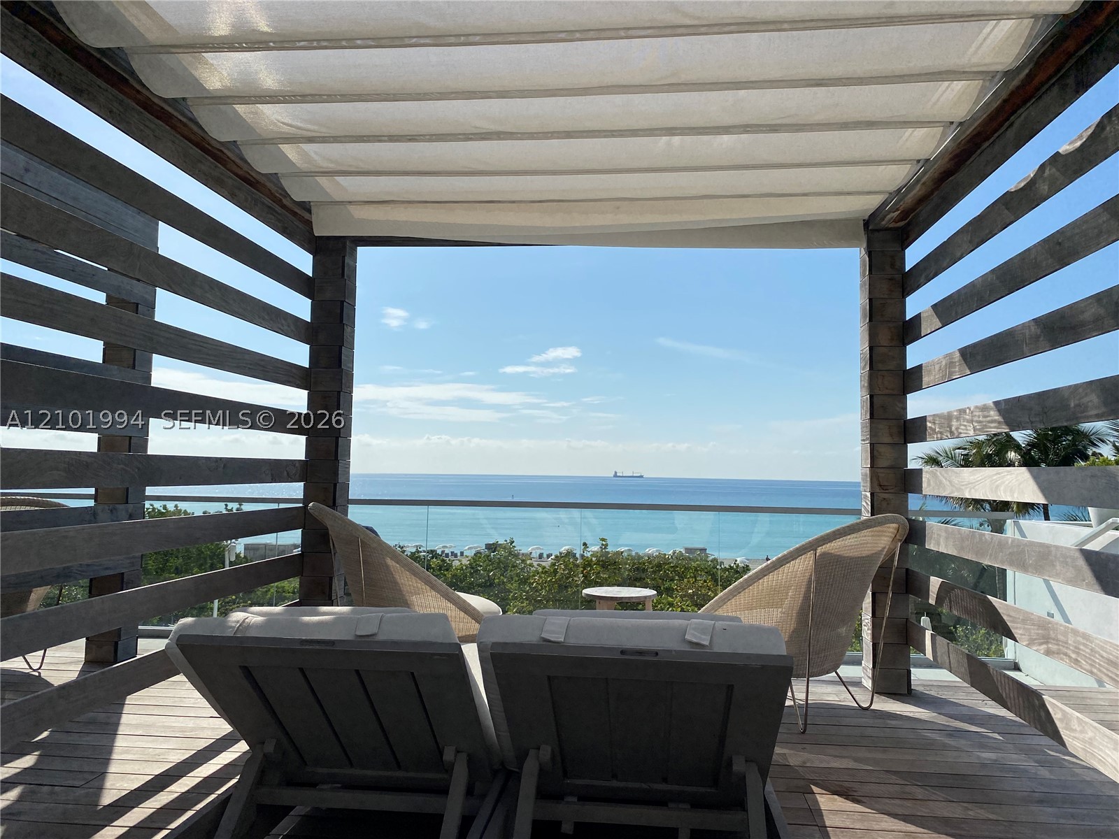 2301 Collins Ave #737