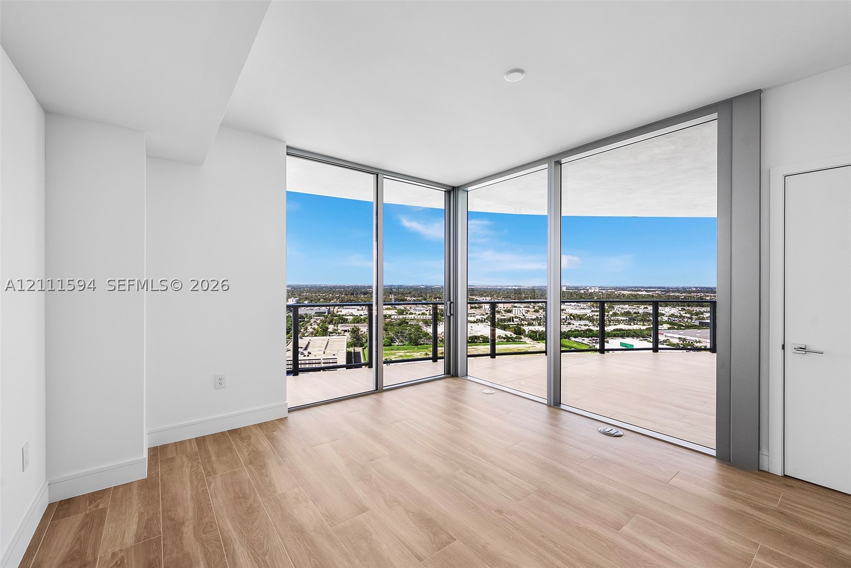 2411 Laguna Cir #2506 North Miami, FL 33181