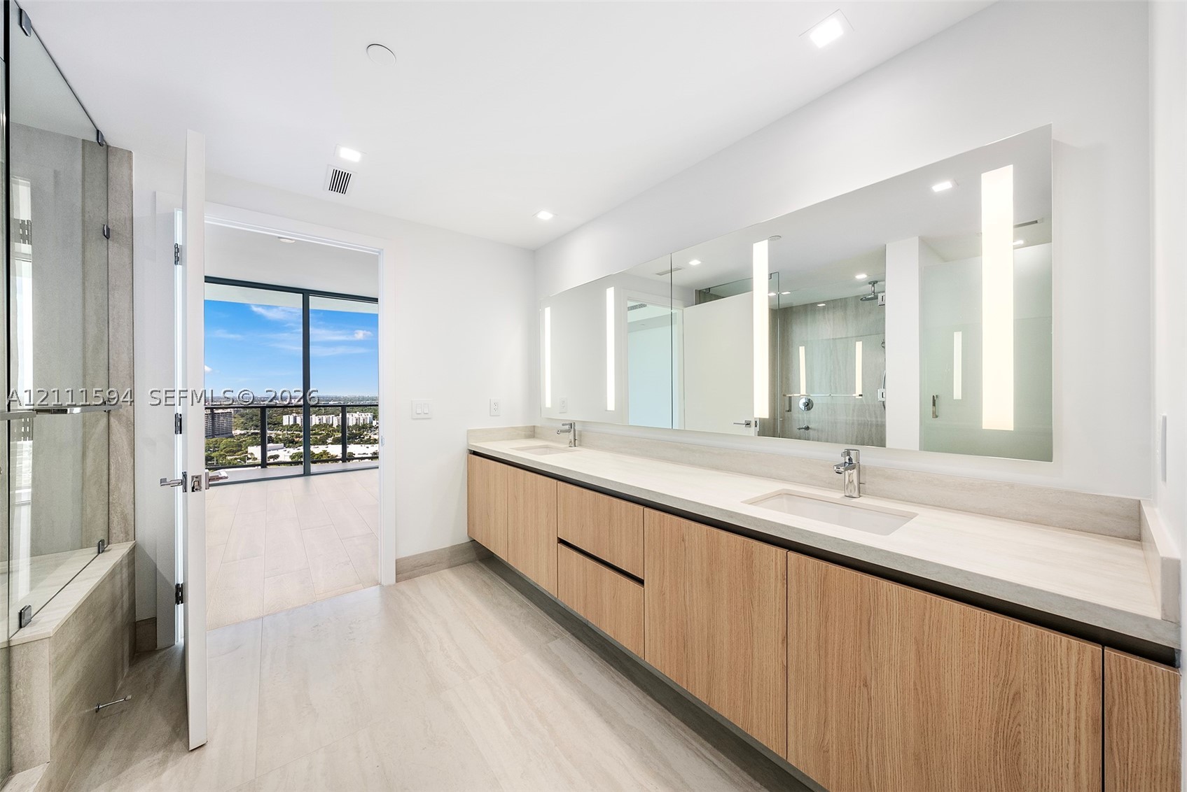 2411 Laguna Cir #2506 North Miami, FL 33181