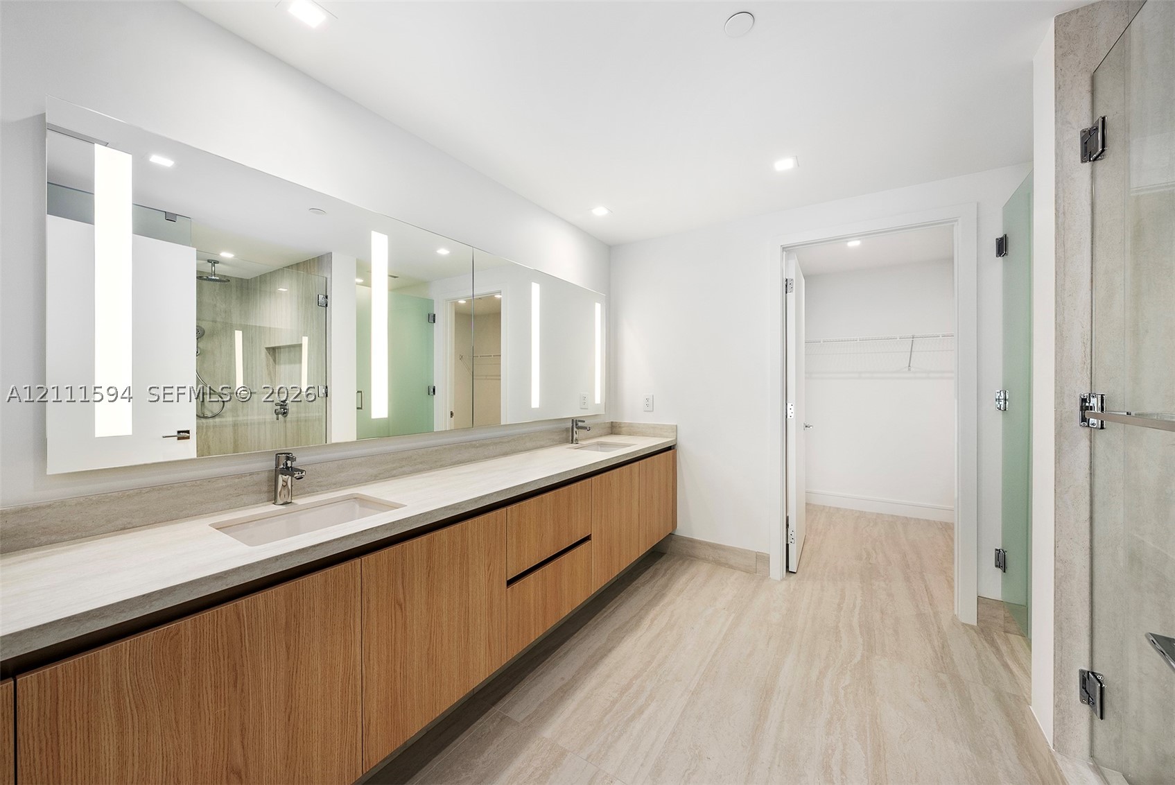 2411 Laguna Cir #2506 North Miami, FL 33181