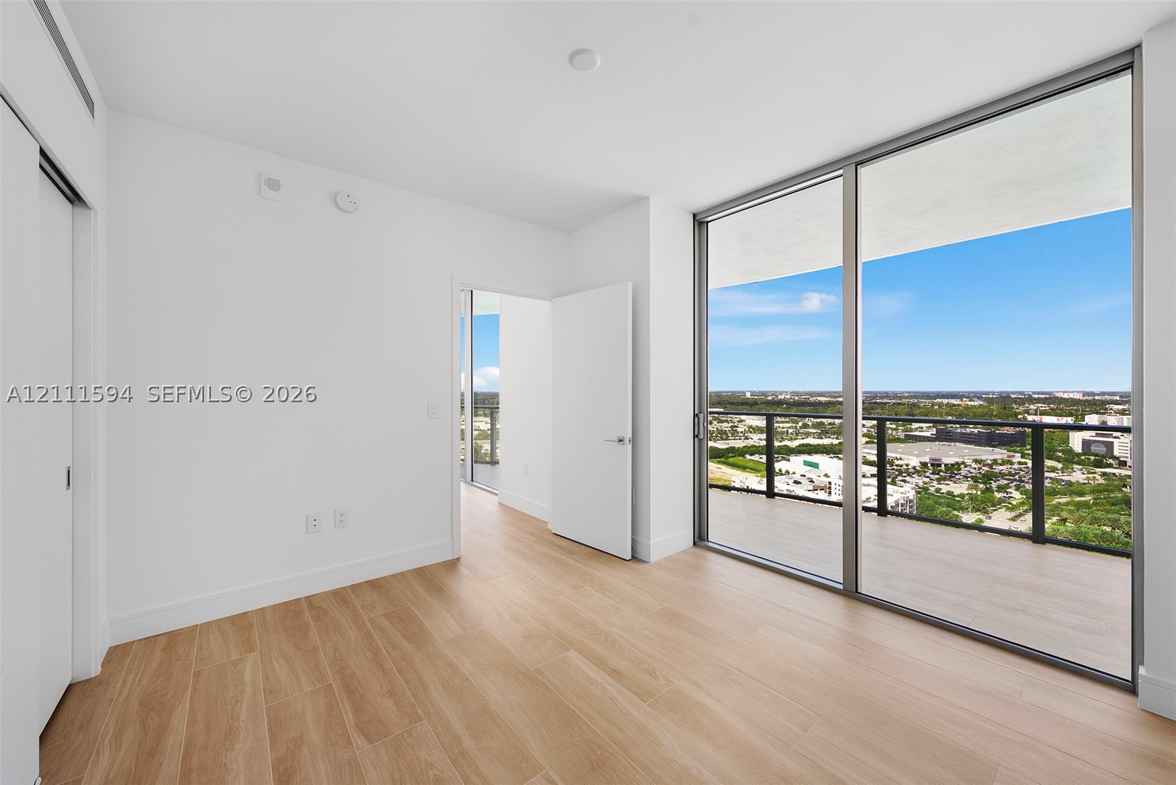 2411 Laguna Cir #2506 North Miami, FL 33181