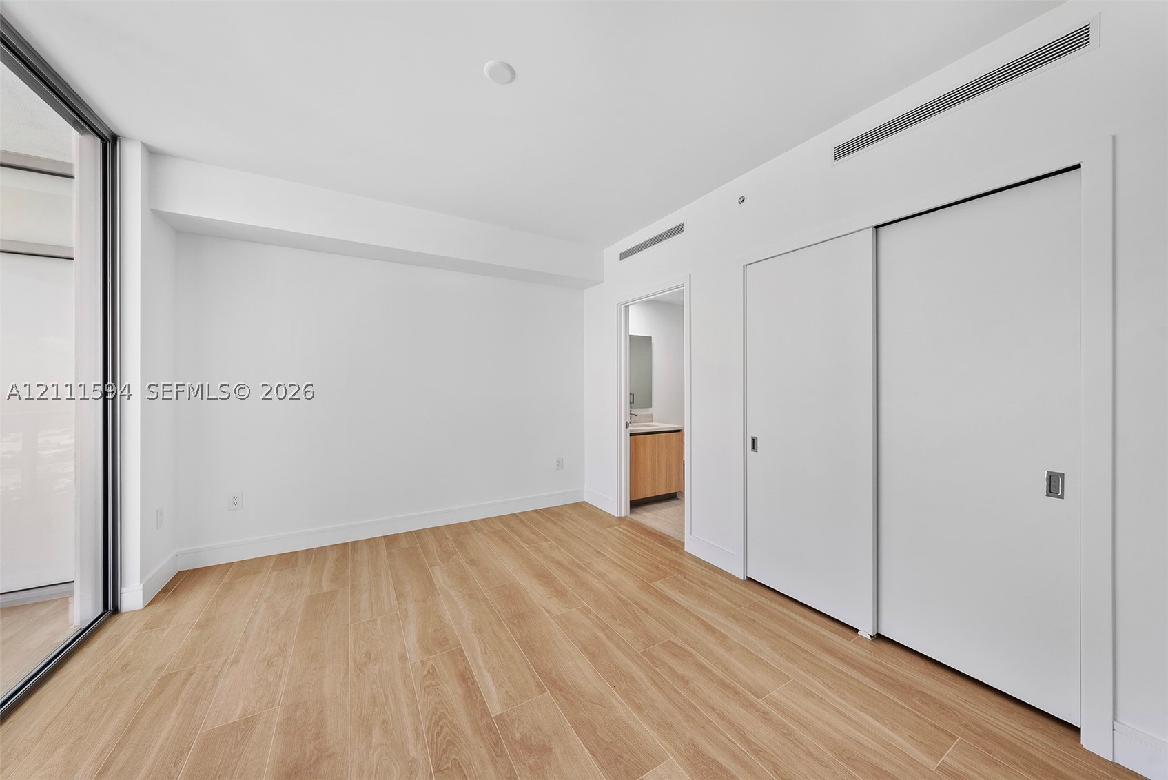 2411 Laguna Cir #2506 North Miami, FL 33181