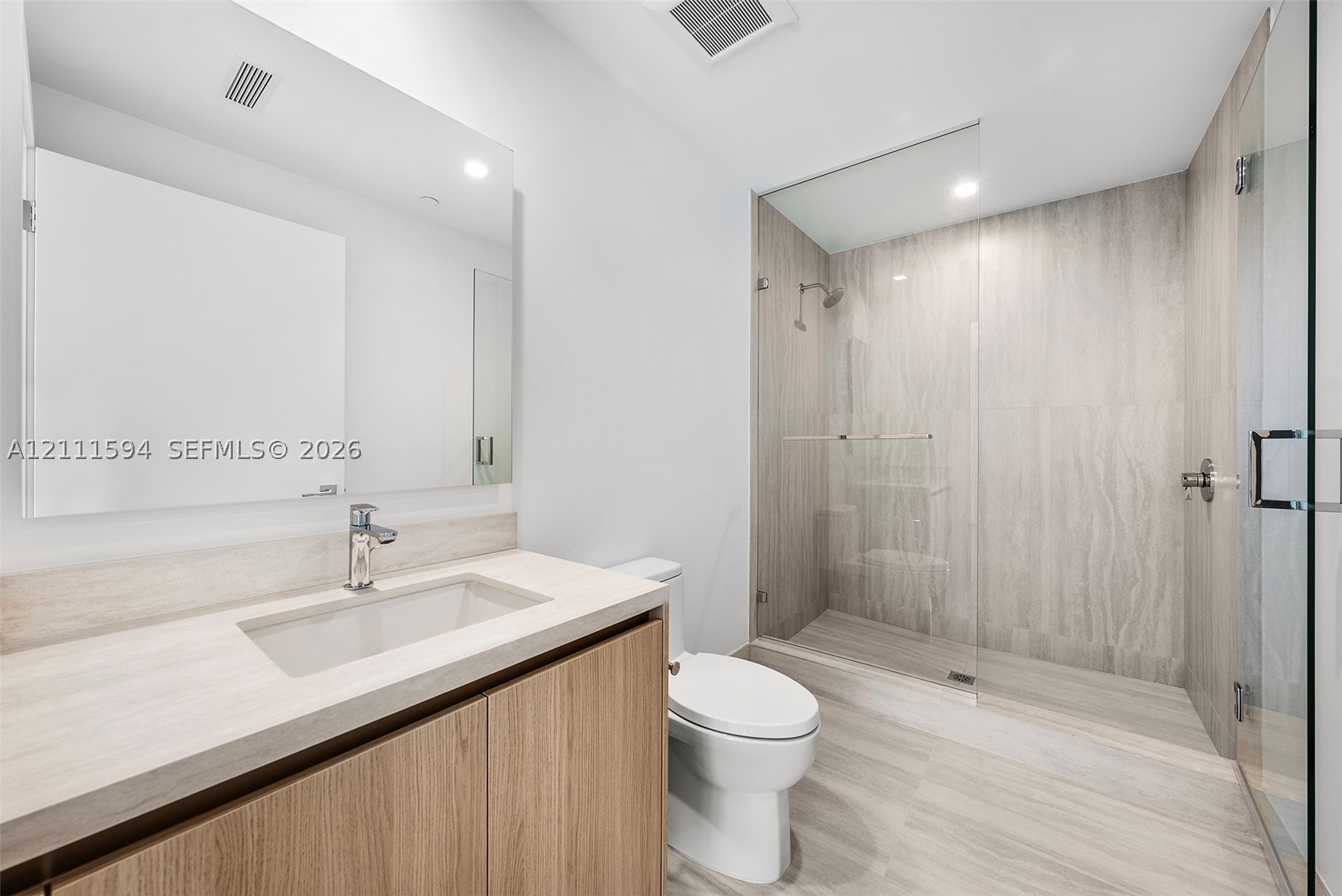 2411 Laguna Cir #2506 North Miami, FL 33181