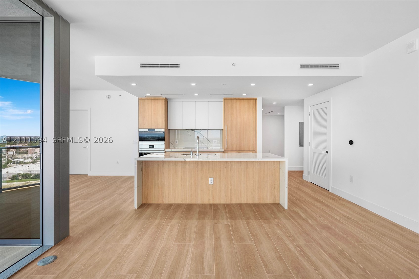 2411 Laguna Cir #2506 North Miami, FL 33181