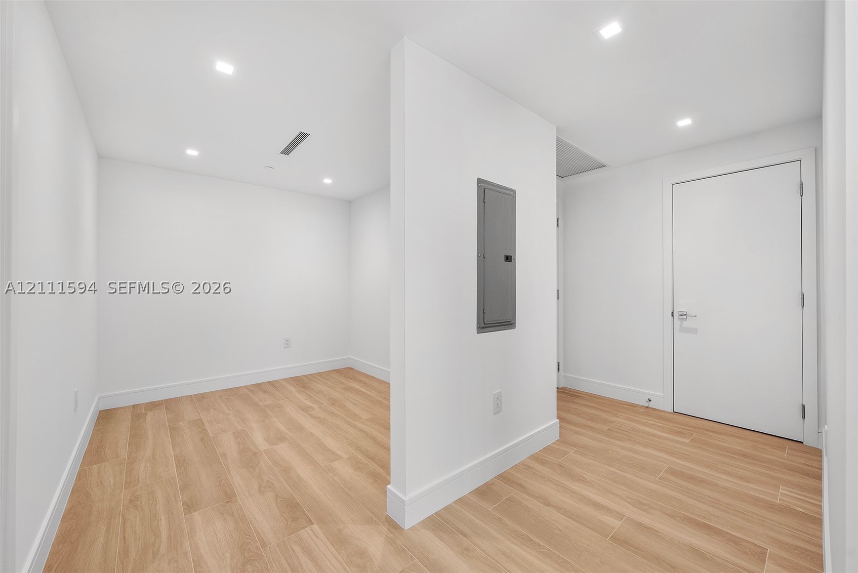 2411 Laguna Cir #2506 North Miami, FL 33181