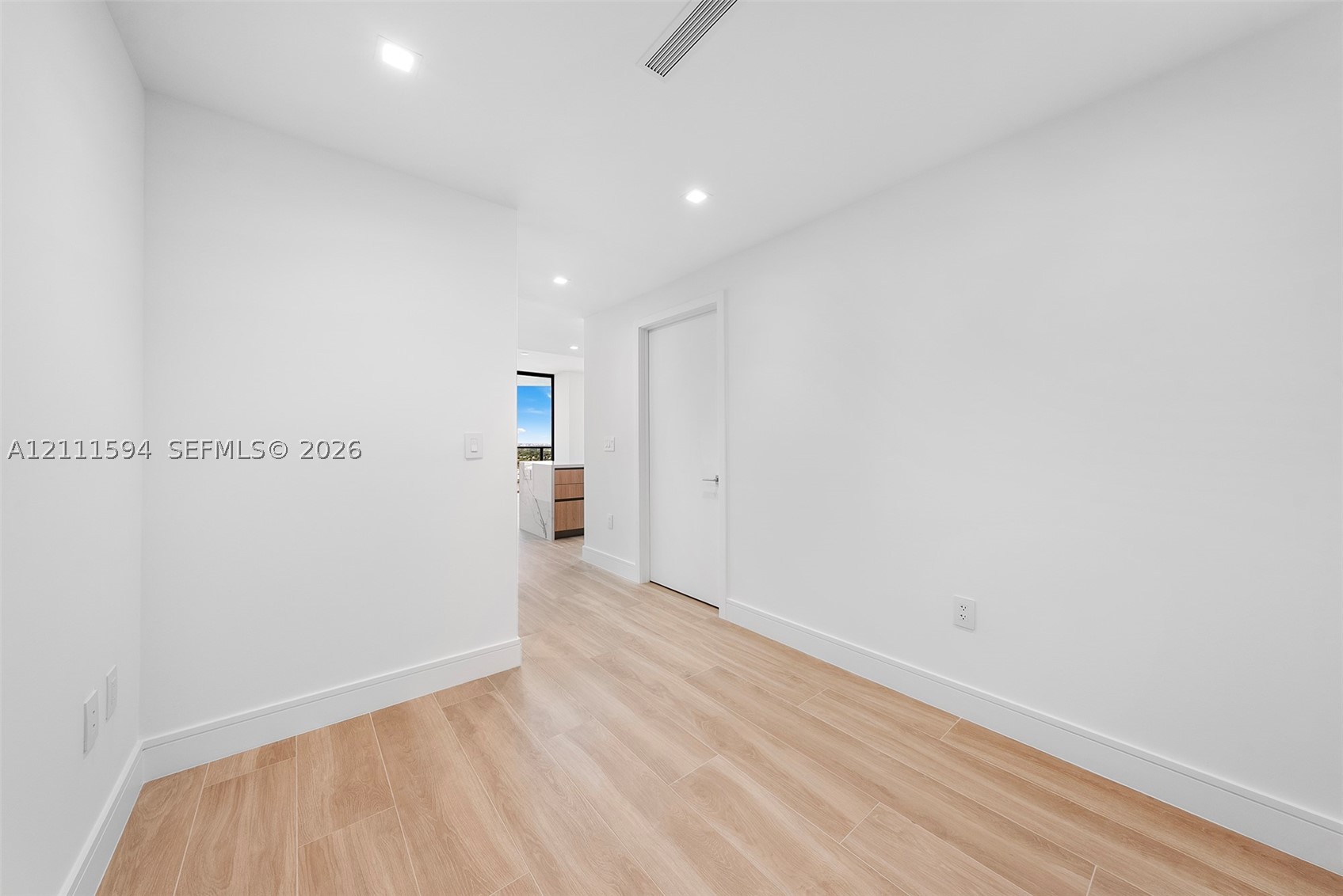 2411 Laguna Cir #2506 North Miami, FL 33181