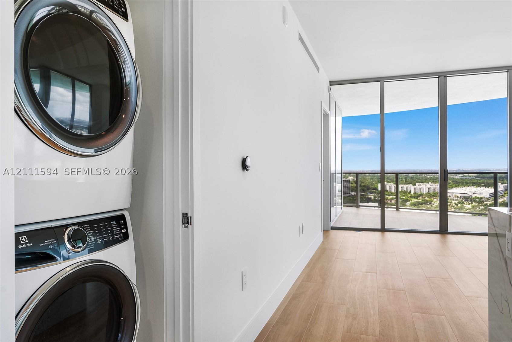 2411 Laguna Cir #2506 North Miami, FL 33181