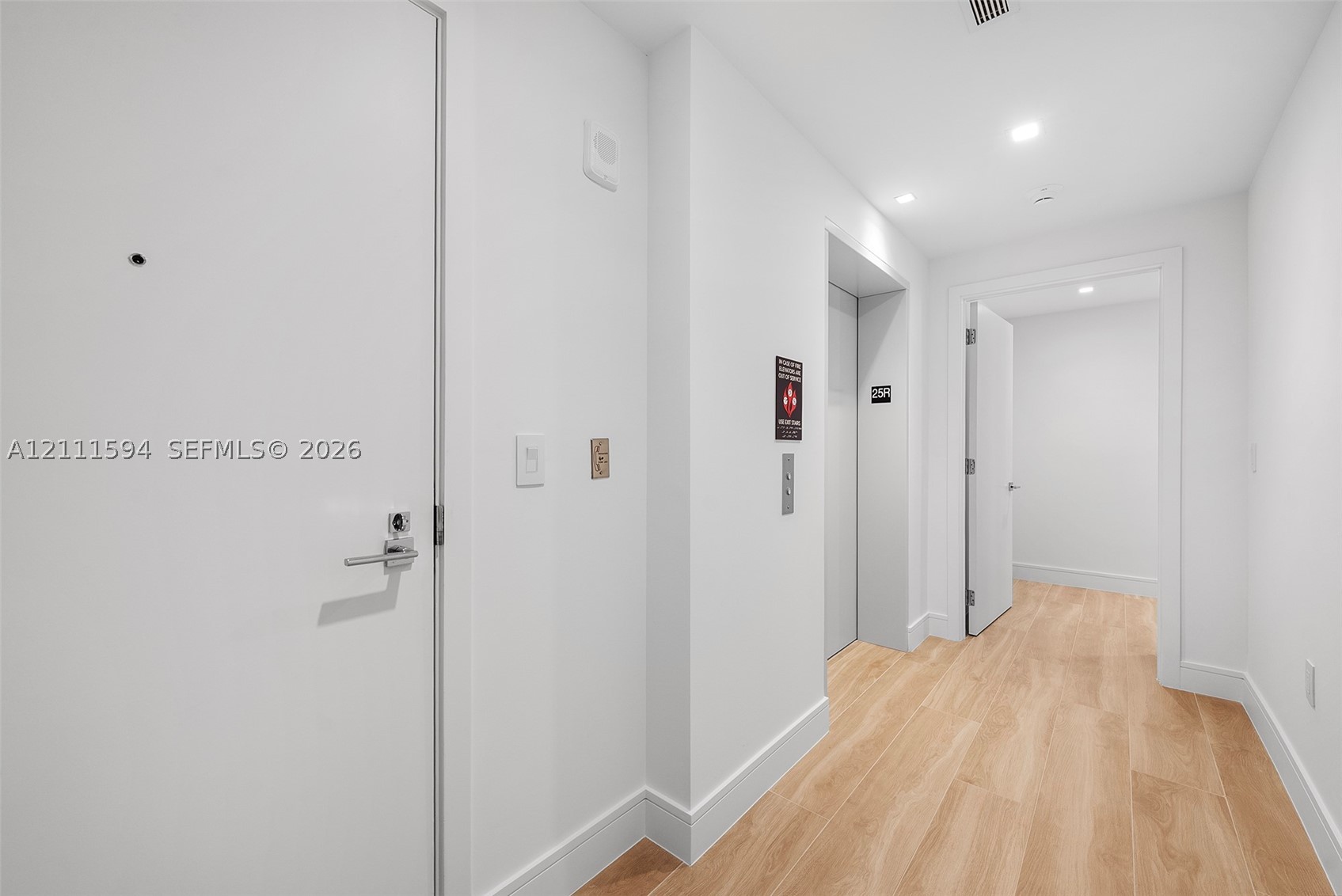2411 Laguna Cir #2506 North Miami, FL 33181